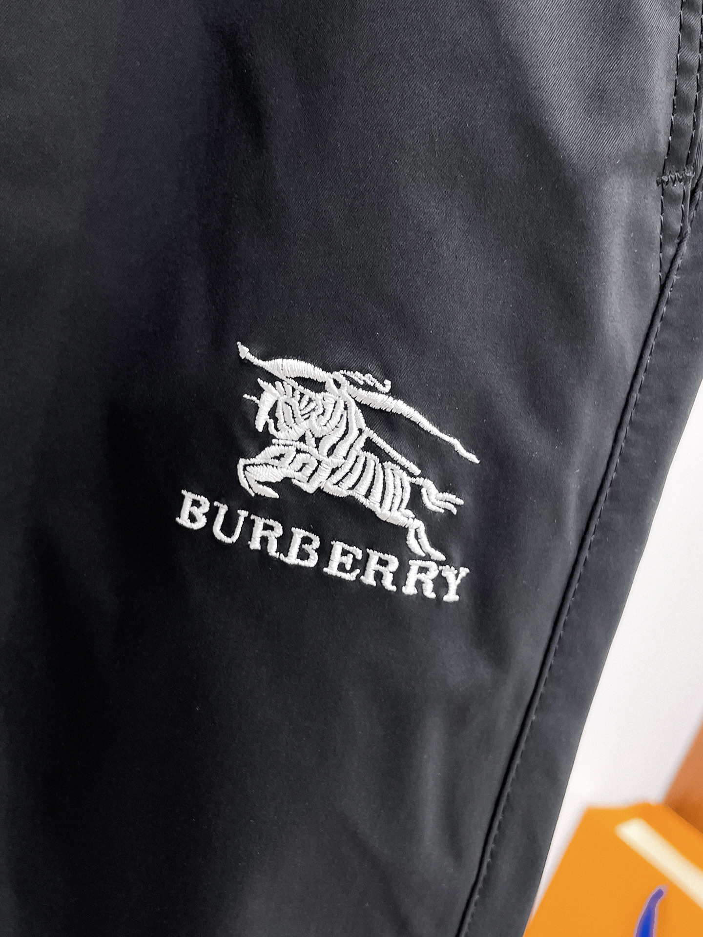 巴宝莉 顶级货品🐮 🆕2026春夏新款休闲裤！官网同步发售。品牌经典LOGO休闲裤 ，定制面料，舒适度极