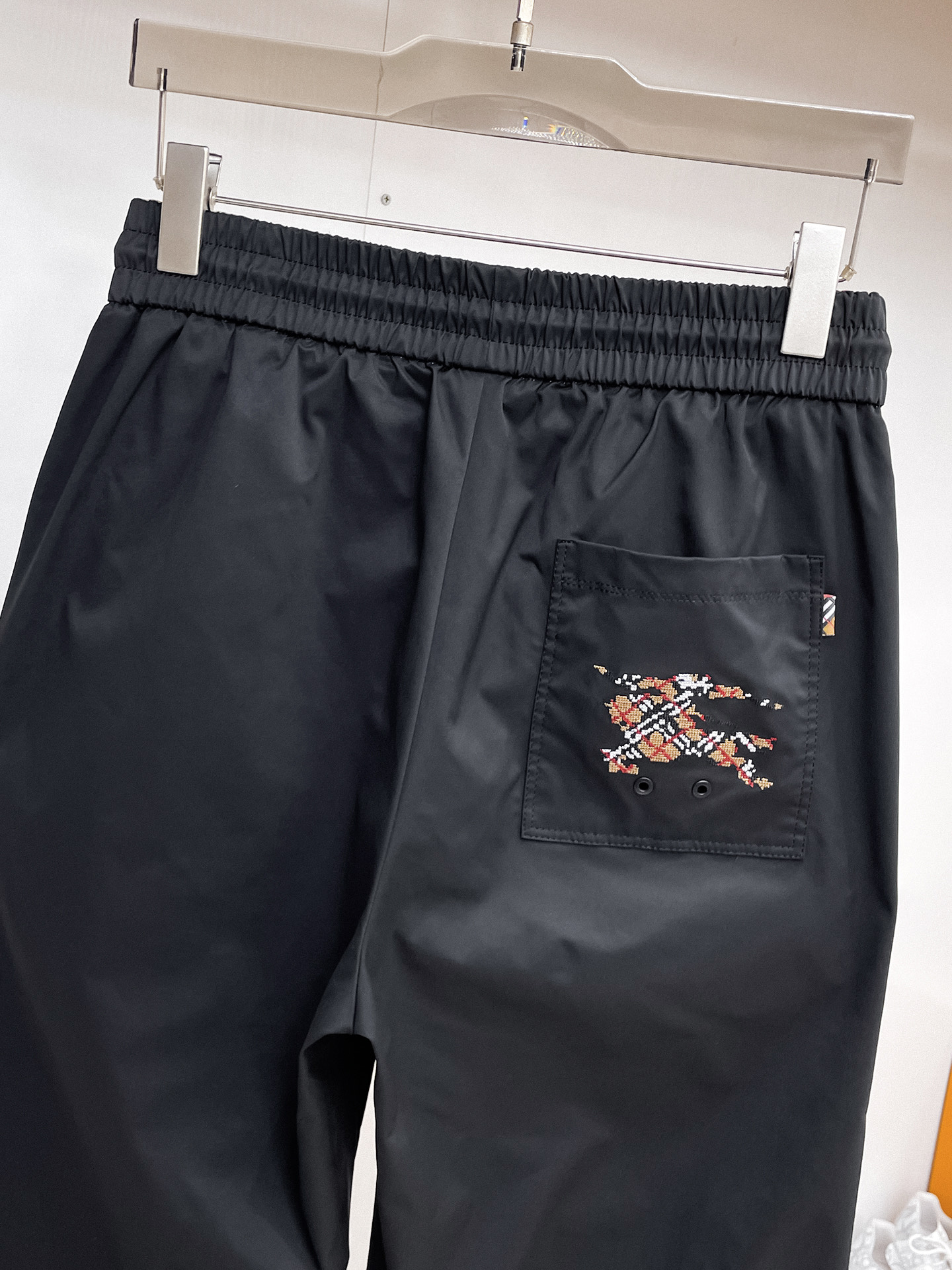 巴宝莉 顶级货品🐮 🆕2026春夏新款休闲裤！官网同步发售。品牌经典LOGO休闲裤 ，定制面料，舒适度极