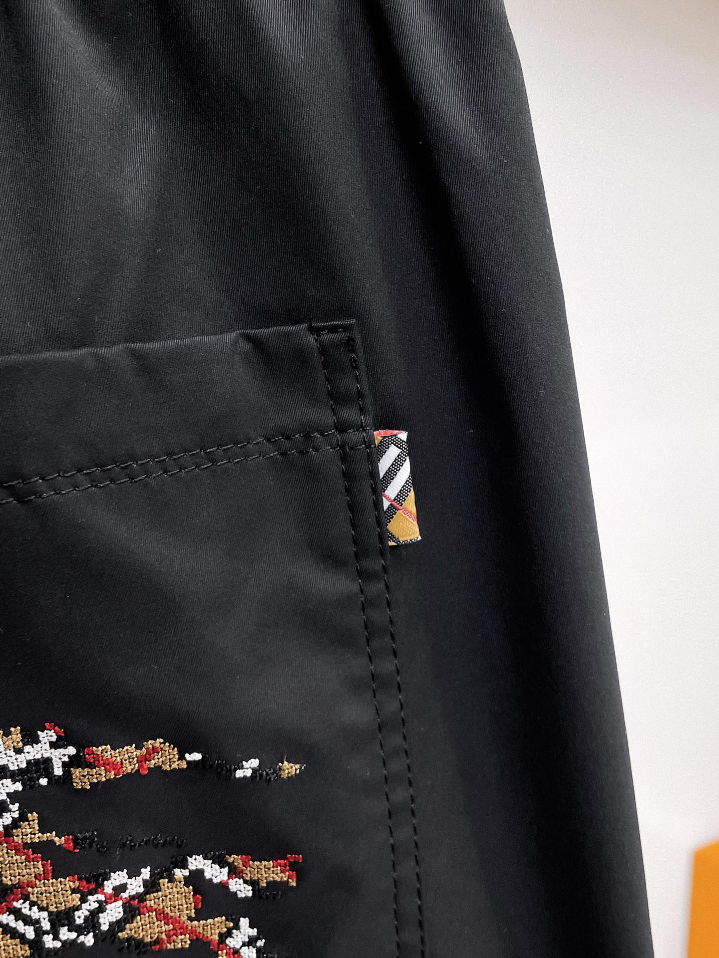 巴宝莉 顶级货品🐮 🆕2026春夏新款休闲裤！官网同步发售。品牌经典LOGO休闲裤 ，定制面料，舒适度极