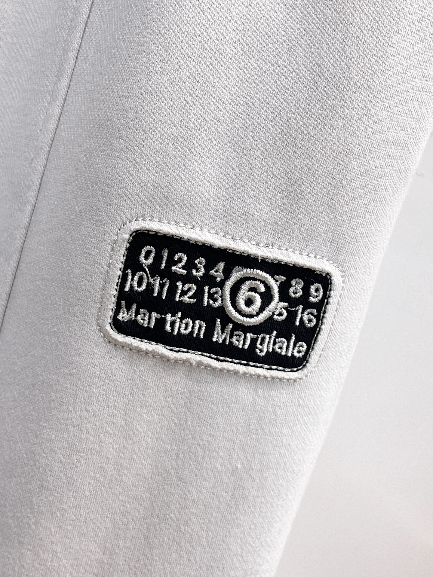 马吉拉 顶级货品🐮 🆕2026春夏新款休闲裤！官网同步发售。品牌经典LOGO休闲裤 ，定制面料，舒适度极