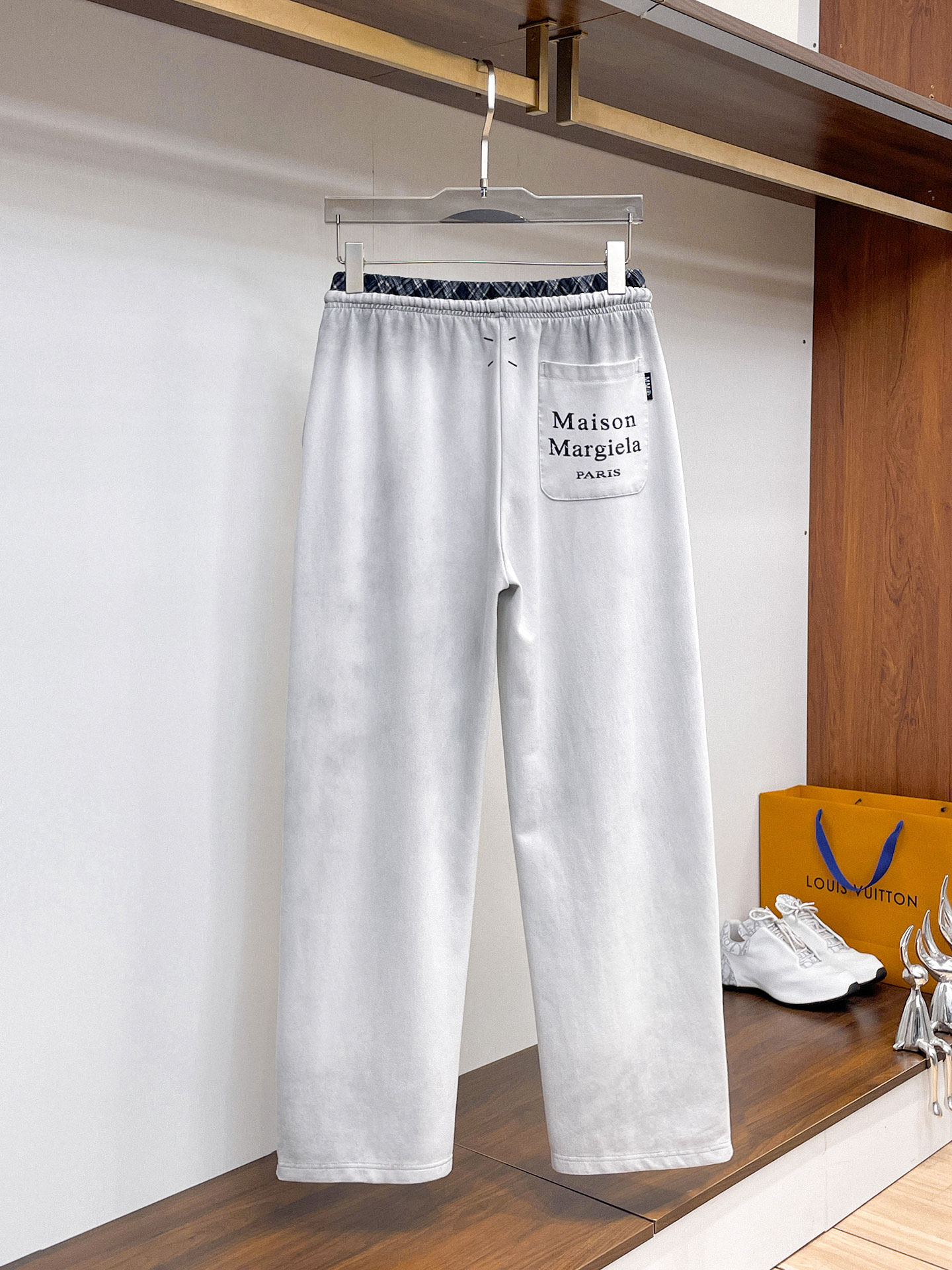 马吉拉 顶级货品🐮 🆕2026春夏新款休闲裤！官网同步发售。品牌经典LOGO休闲裤 ，定制面料，舒适度极