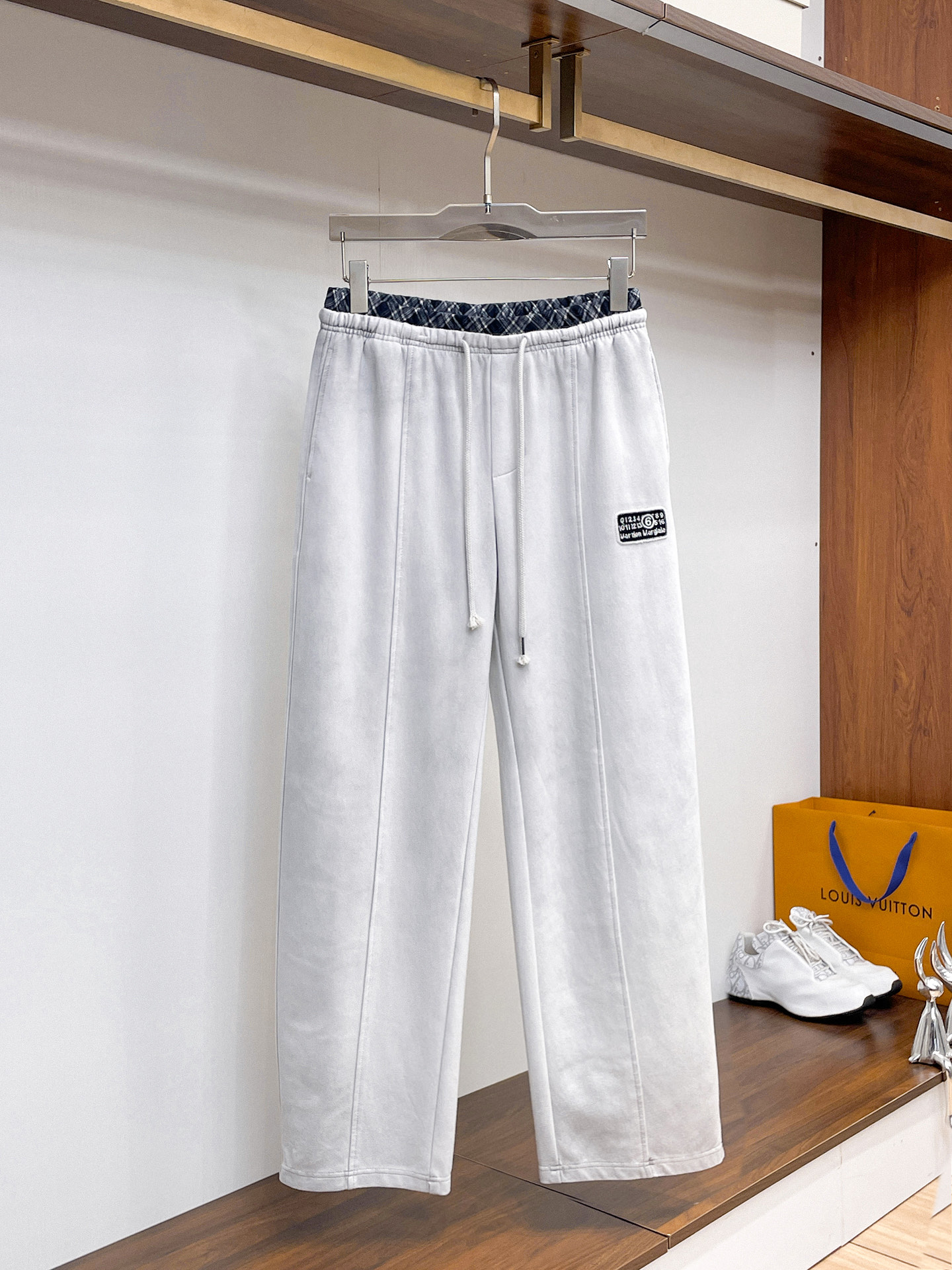 马吉拉 顶级货品🐮 🆕2026春夏新款休闲裤！官网同步发售。品牌经典LOGO休闲裤 ，定制面料，舒适度极