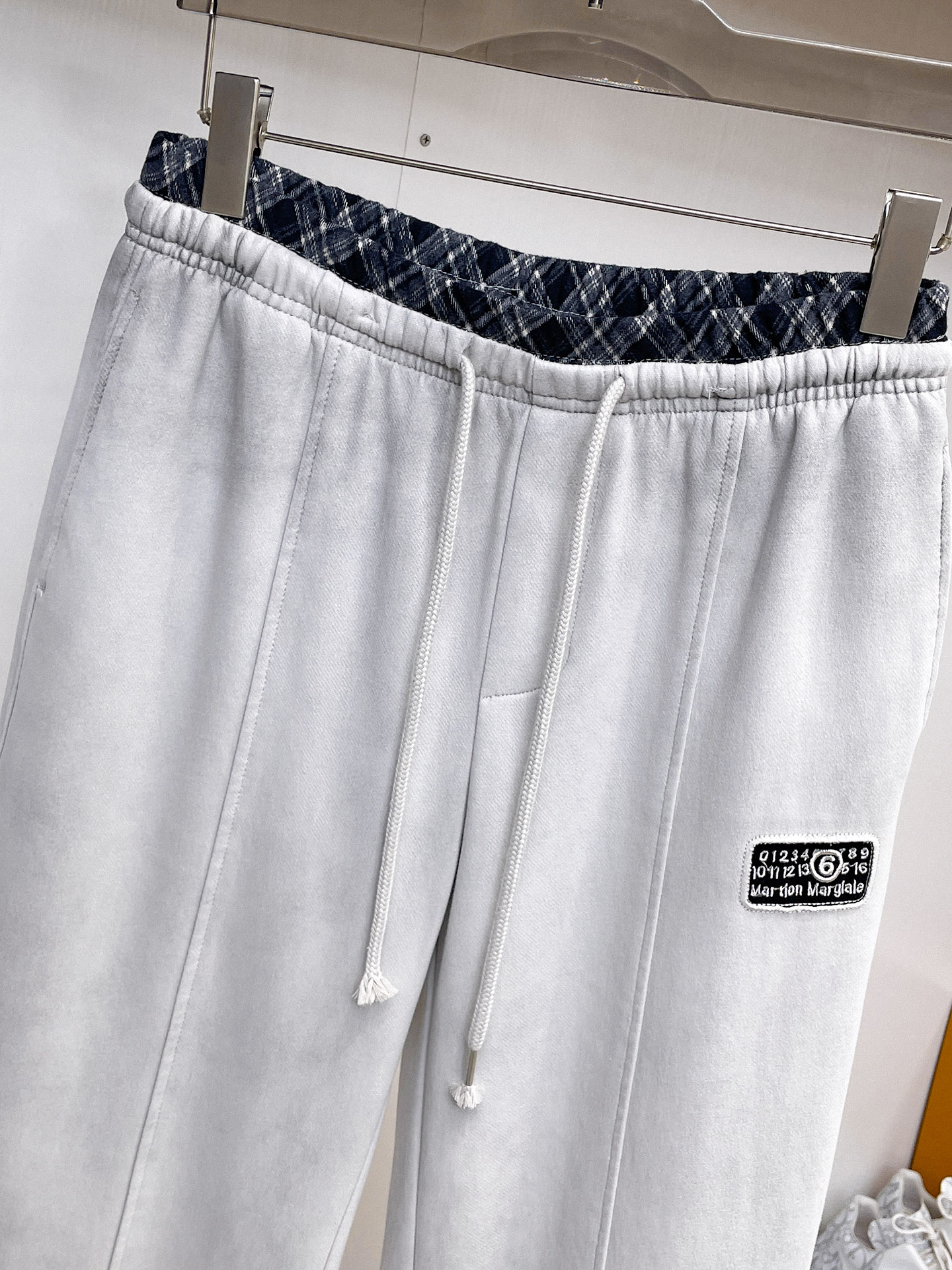 马吉拉 顶级货品🐮 🆕2026春夏新款休闲裤！官网同步发售。品牌经典LOGO休闲裤 ，定制面料，舒适度极