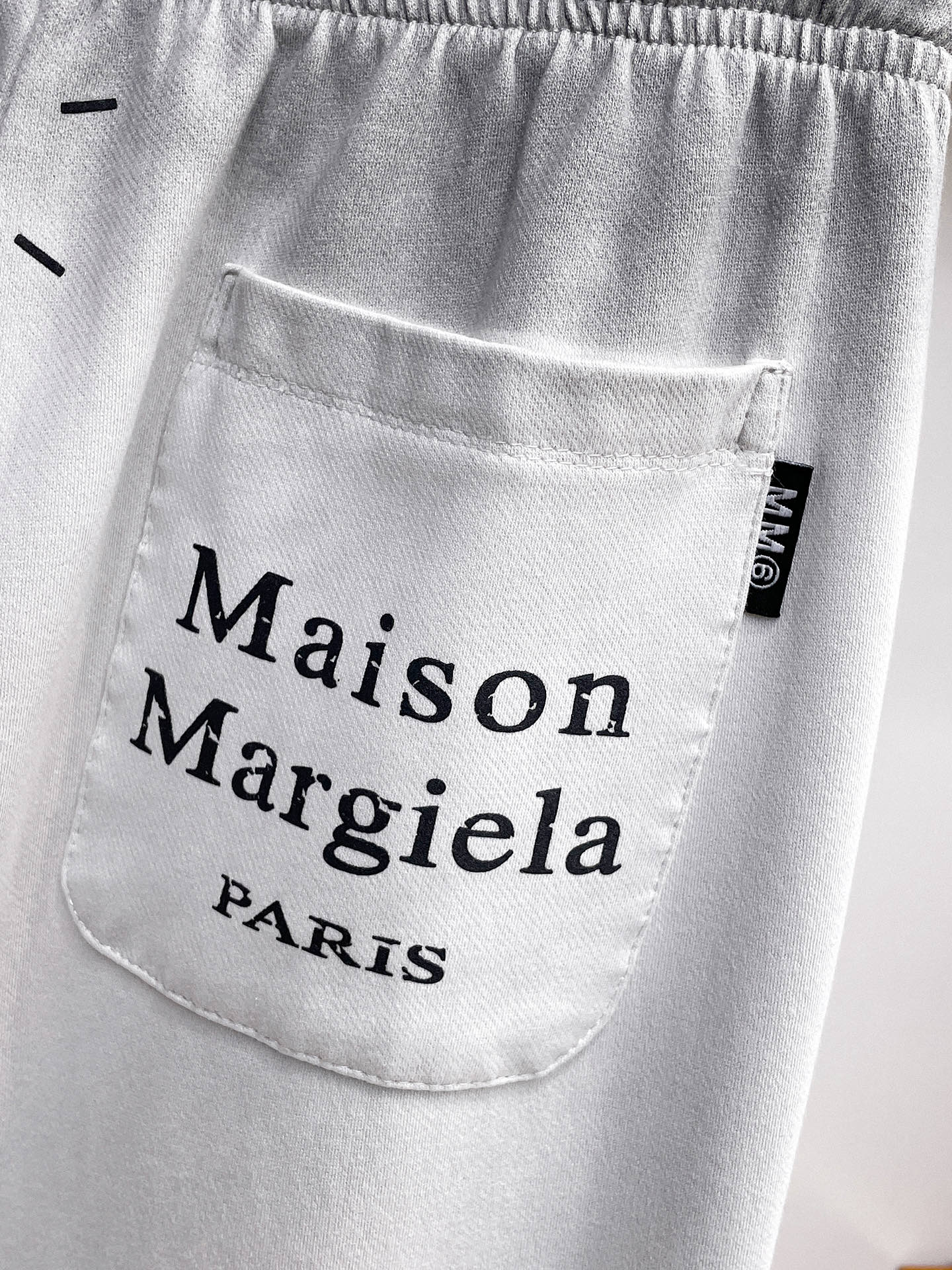 马吉拉 顶级货品🐮 🆕2026春夏新款休闲裤！官网同步发售。品牌经典LOGO休闲裤 ，定制面料，舒适度极