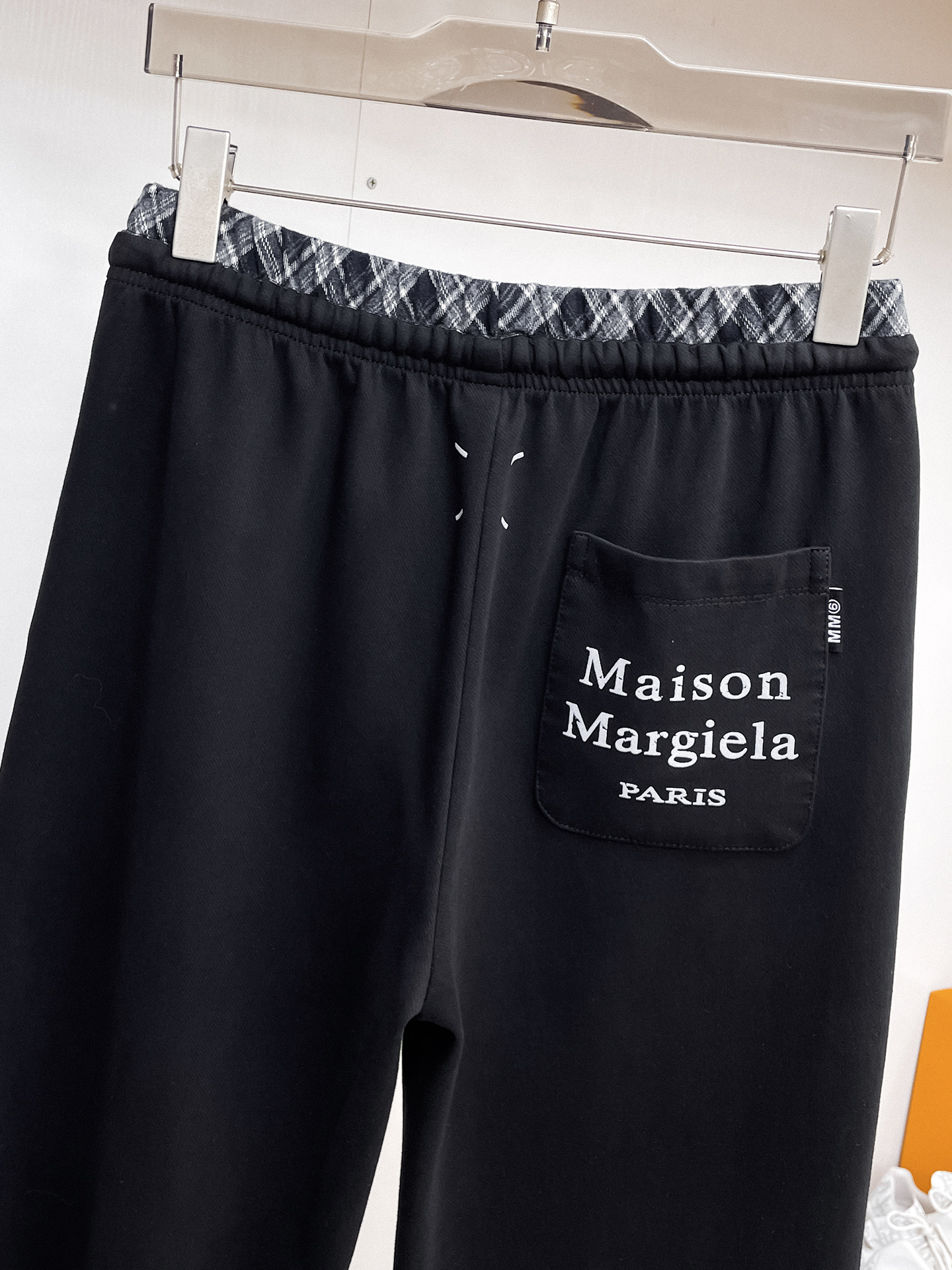 马吉拉 顶级货品🐮 🆕2026春夏新款休闲裤！官网同步发售。品牌经典LOGO休闲裤 ，定制面料，舒适度极