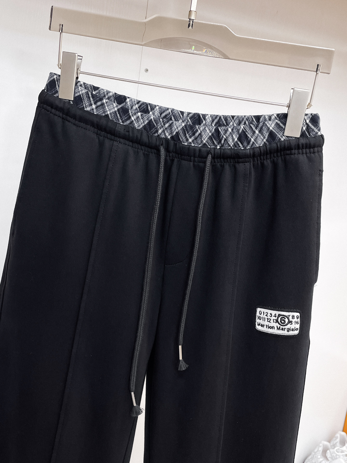 马吉拉 顶级货品🐮 🆕2026春夏新款休闲裤！官网同步发售。品牌经典LOGO休闲裤 ，定制面料，舒适度极