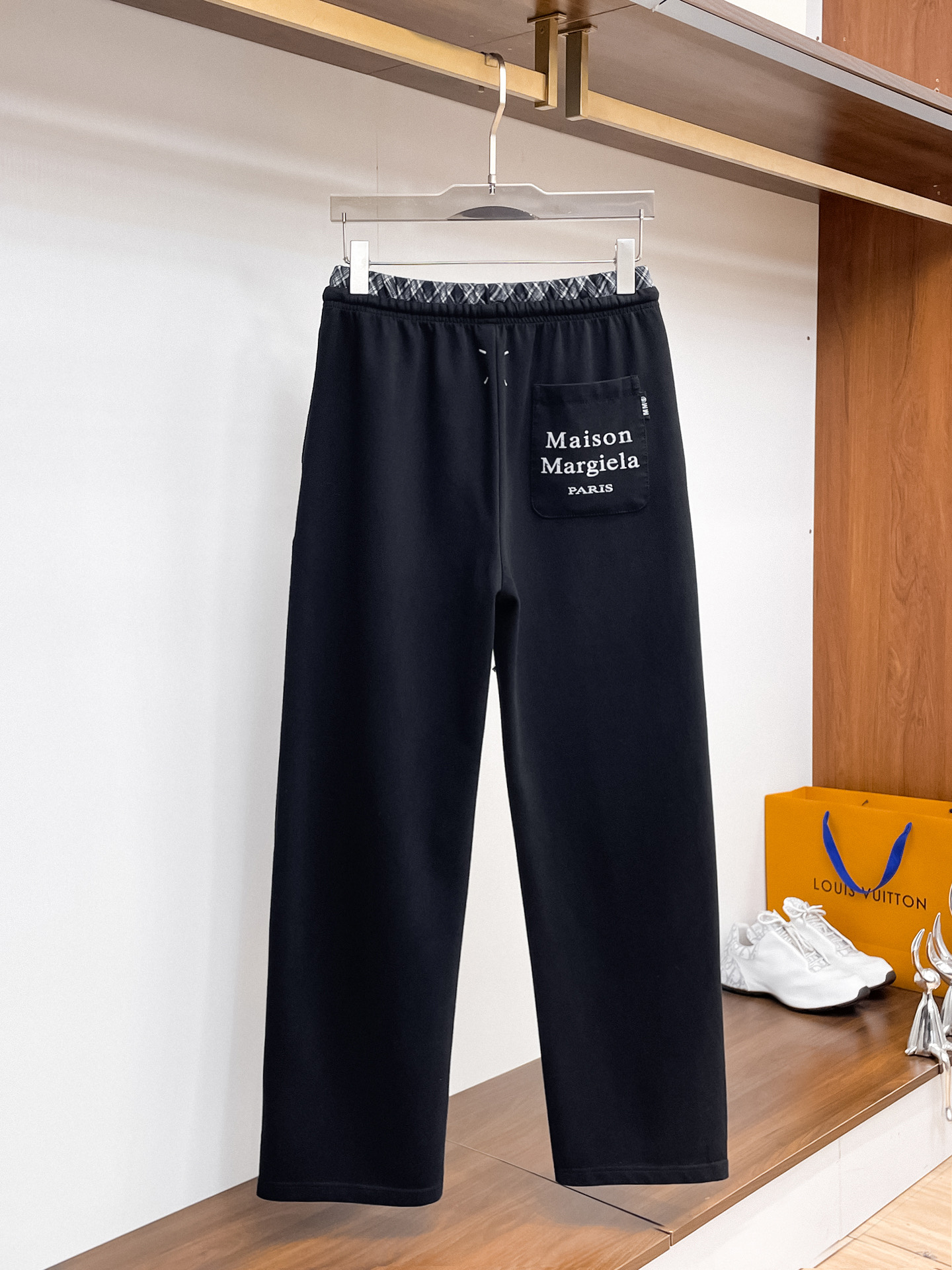 马吉拉 顶级货品🐮 🆕2026春夏新款休闲裤！官网同步发售。品牌经典LOGO休闲裤 ，定制面料，舒适度极