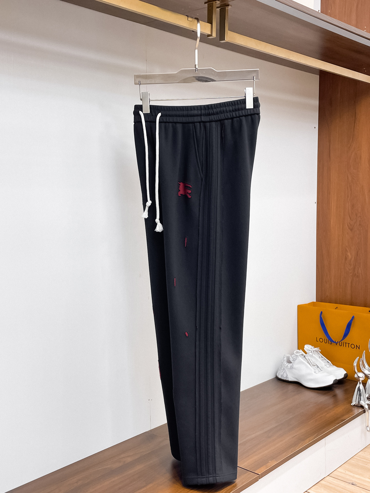 巴宝莉 顶级货品🐮 🆕2026春夏新款休闲裤！官网同步发售。品牌经典LOGO休闲裤 ，定制面料，舒适度极