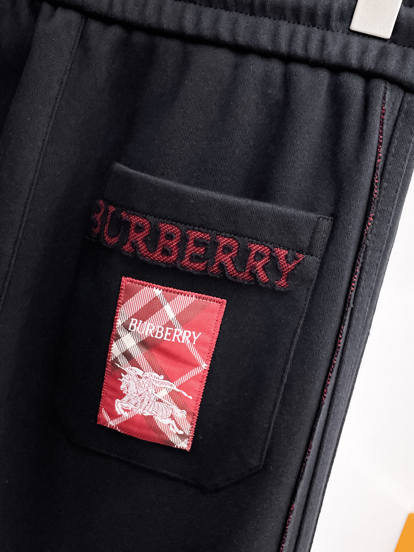 巴宝莉 顶级货品🐮 🆕2026春夏新款休闲裤！官网同步发售。品牌经典LOGO休闲裤 ，定制面料，舒适度极