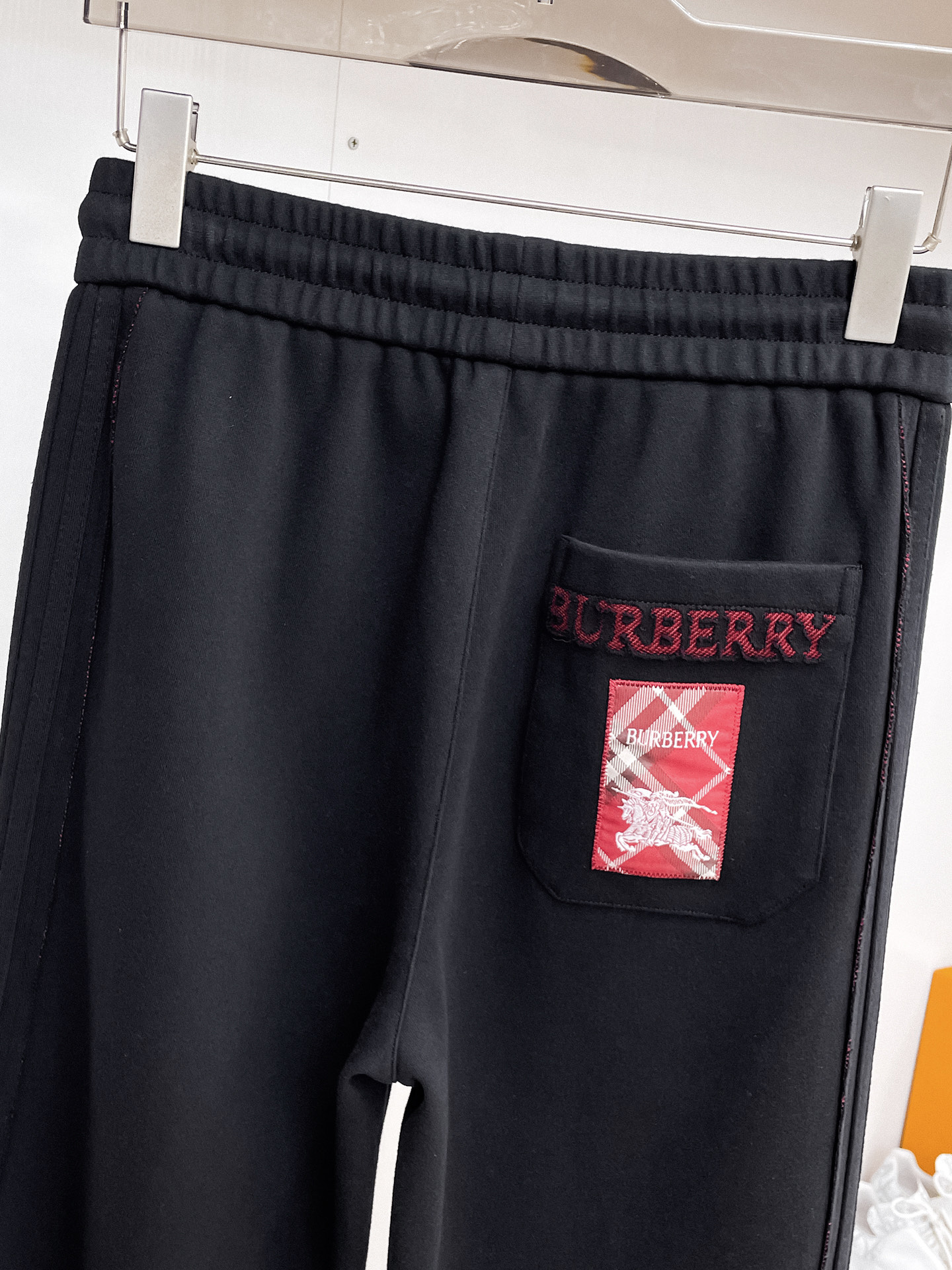 巴宝莉 顶级货品🐮 🆕2026春夏新款休闲裤！官网同步发售。品牌经典LOGO休闲裤 ，定制面料，舒适度极