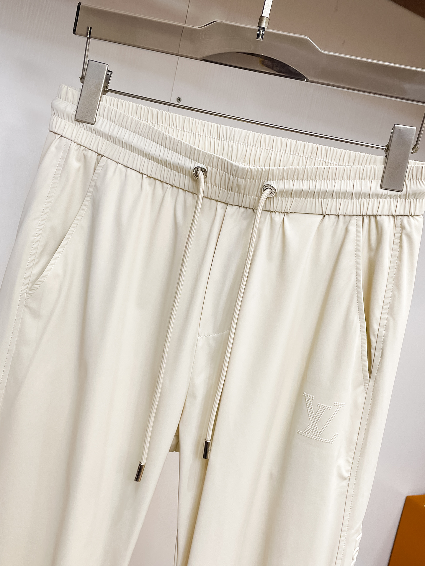 LV 顶级货品🐮 🆕2026春夏新款休闲裤！官网同步发售。品牌经典LOGO休闲裤 ，定制面料，舒适度极好