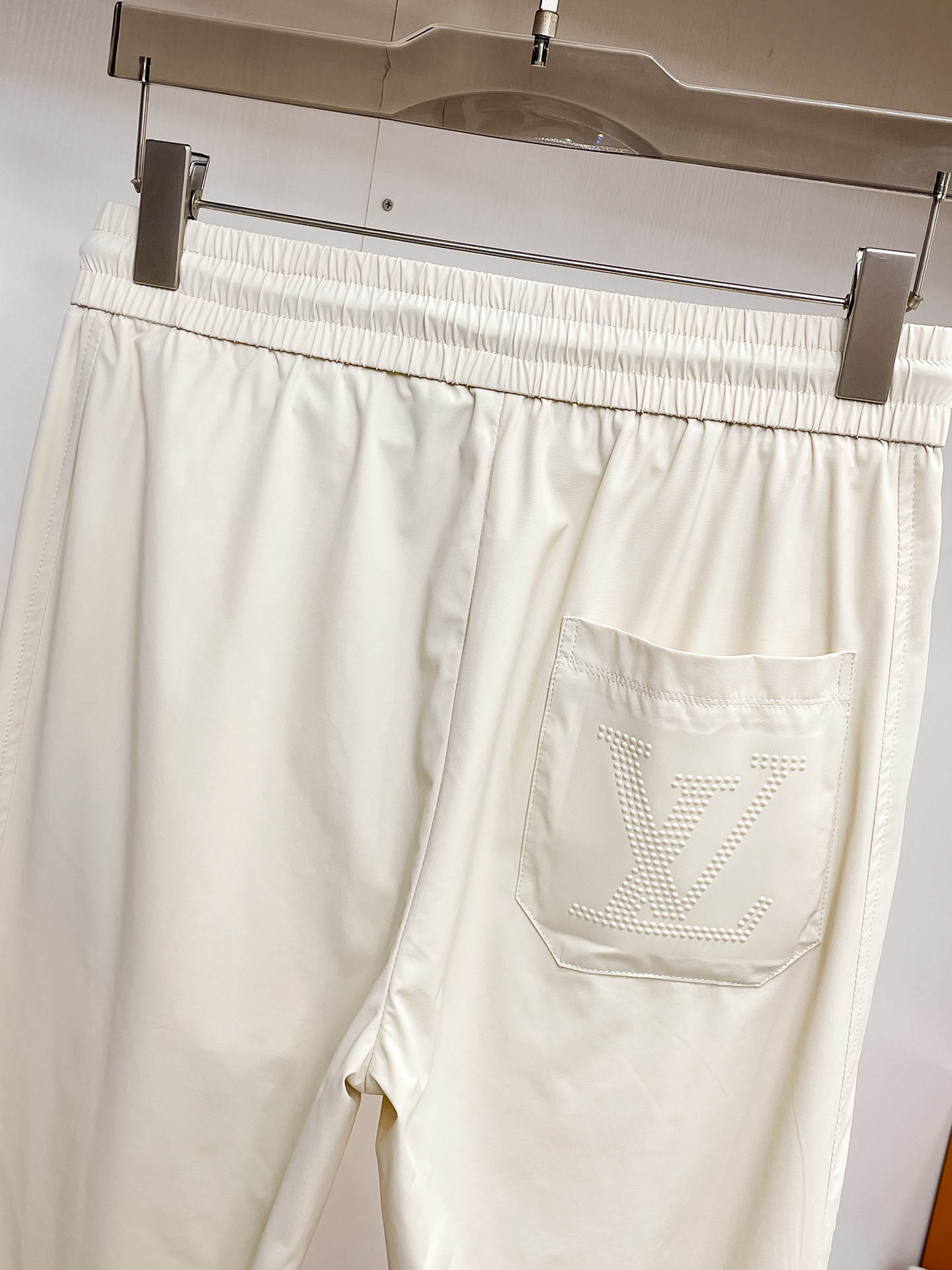 LV 顶级货品🐮 🆕2026春夏新款休闲裤！官网同步发售。品牌经典LOGO休闲裤 ，定制面料，舒适度极好