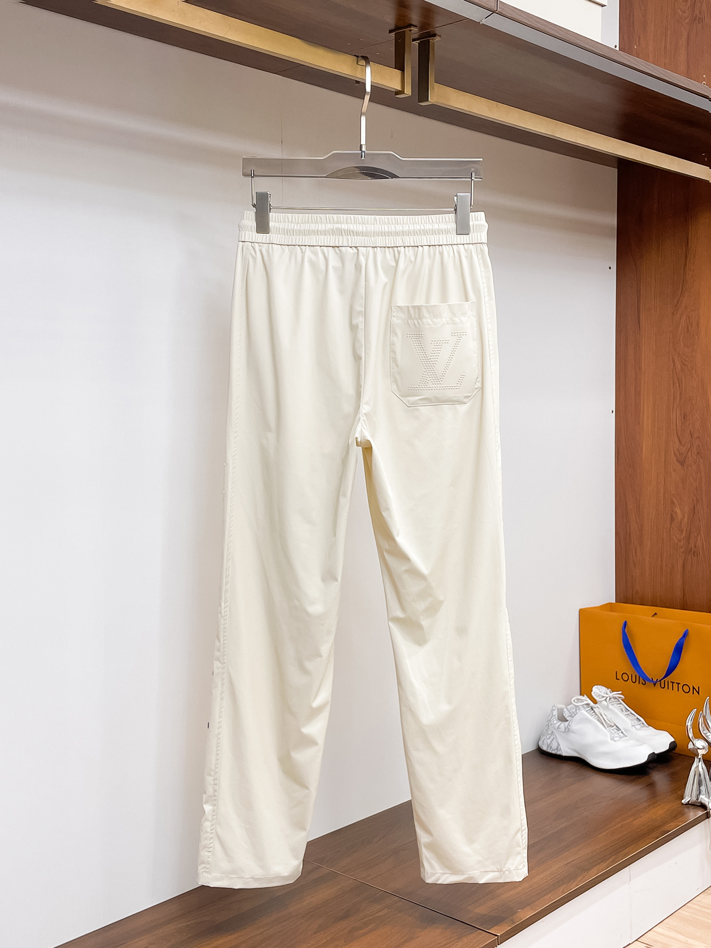 LV 顶级货品🐮 🆕2026春夏新款休闲裤！官网同步发售。品牌经典LOGO休闲裤 ，定制面料，舒适度极好