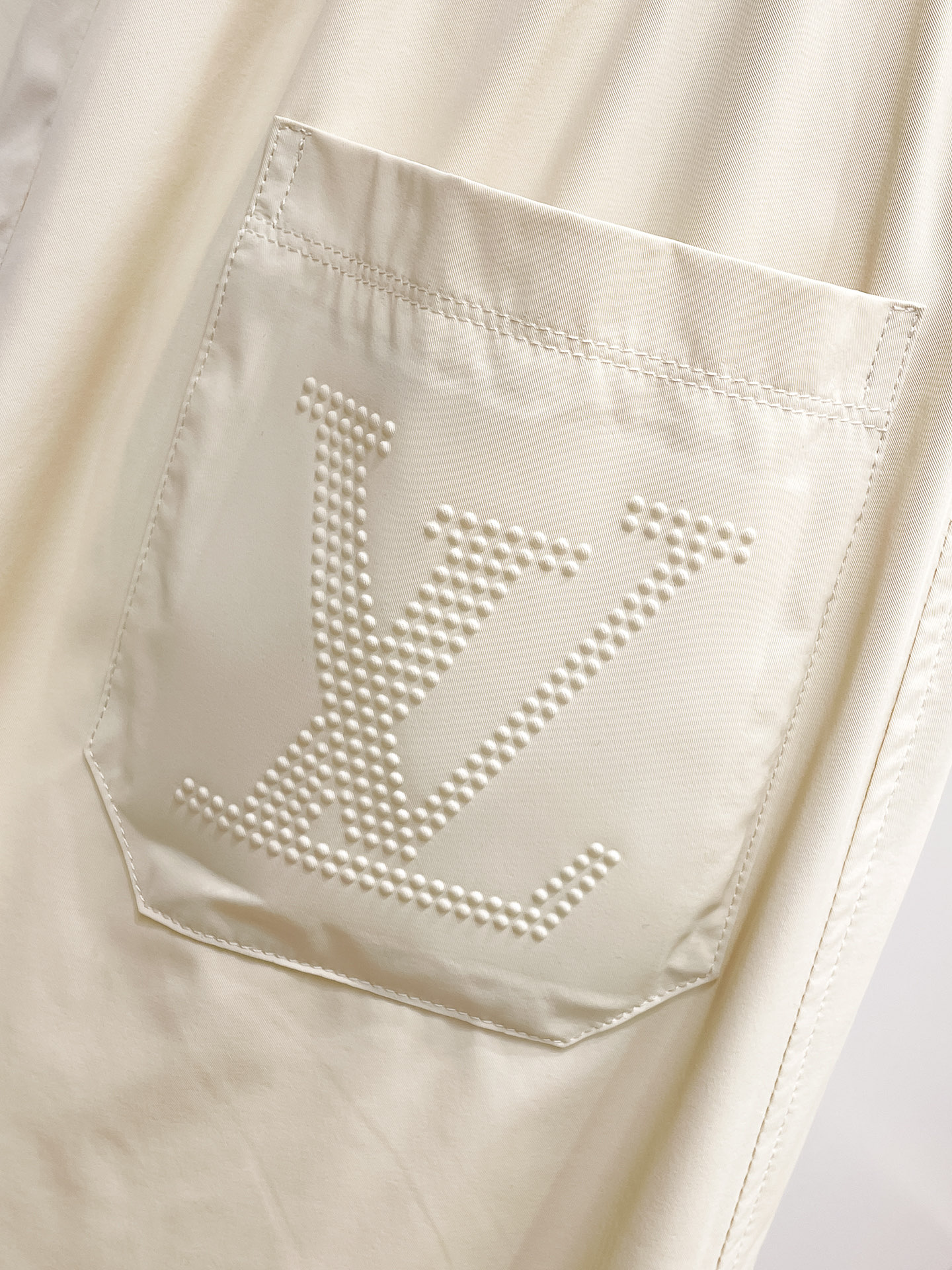 LV 顶级货品🐮 🆕2026春夏新款休闲裤！官网同步发售。品牌经典LOGO休闲裤 ，定制面料，舒适度极好