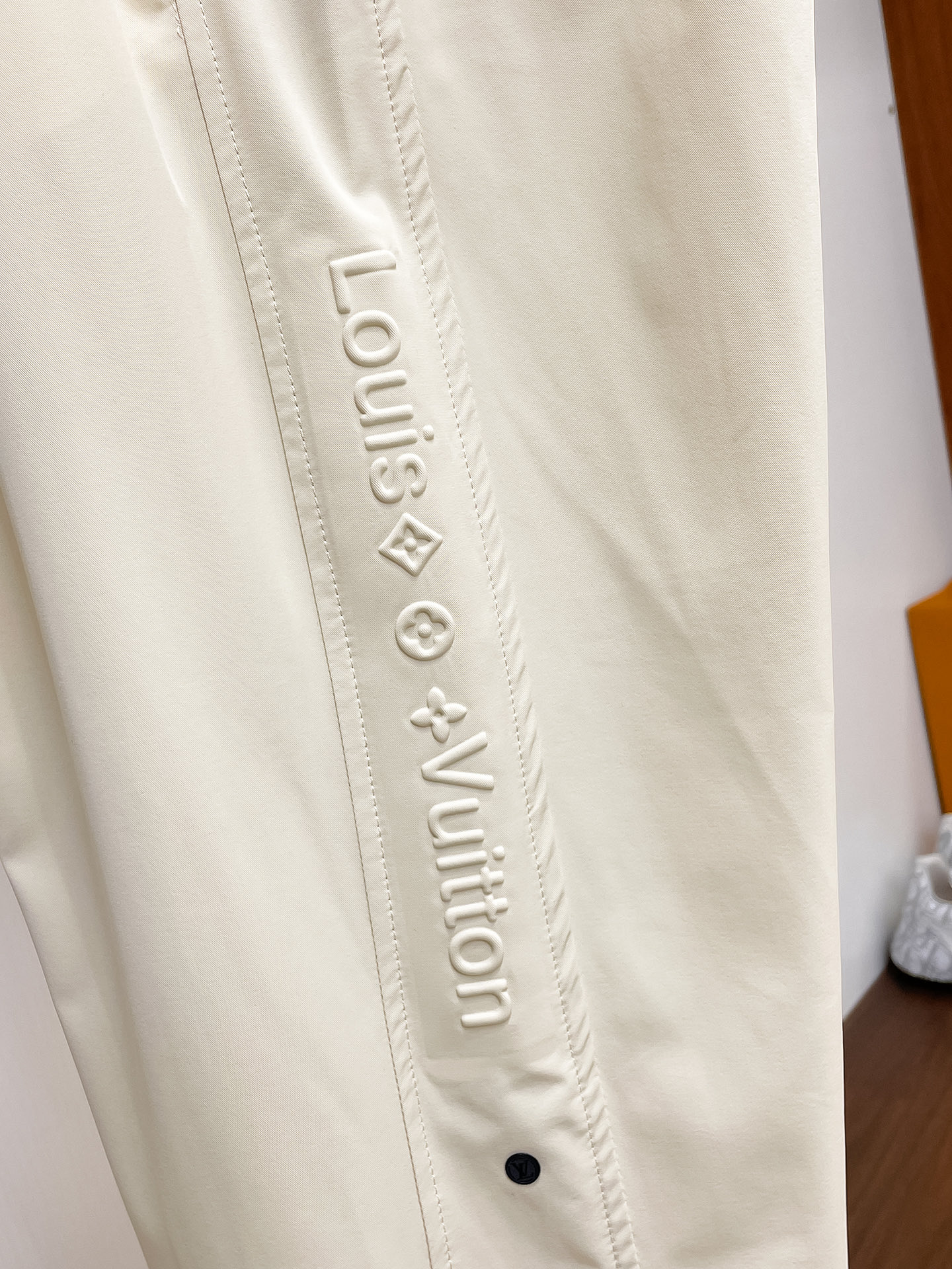 LV 顶级货品🐮 🆕2026春夏新款休闲裤！官网同步发售。品牌经典LOGO休闲裤 ，定制面料，舒适度极好