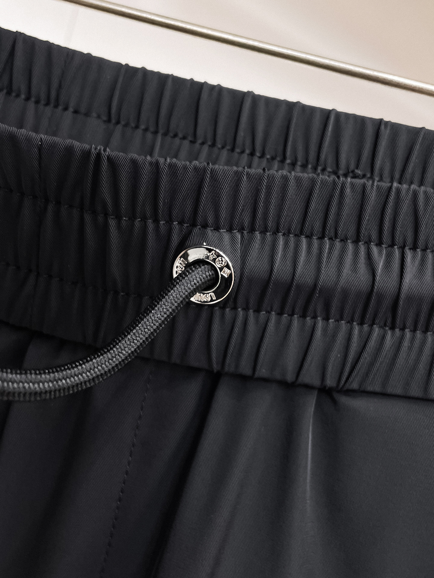 LV 顶级货品🐮 🆕2026春夏新款休闲裤！官网同步发售。品牌经典LOGO休闲裤 ，定制面料，舒适度极好