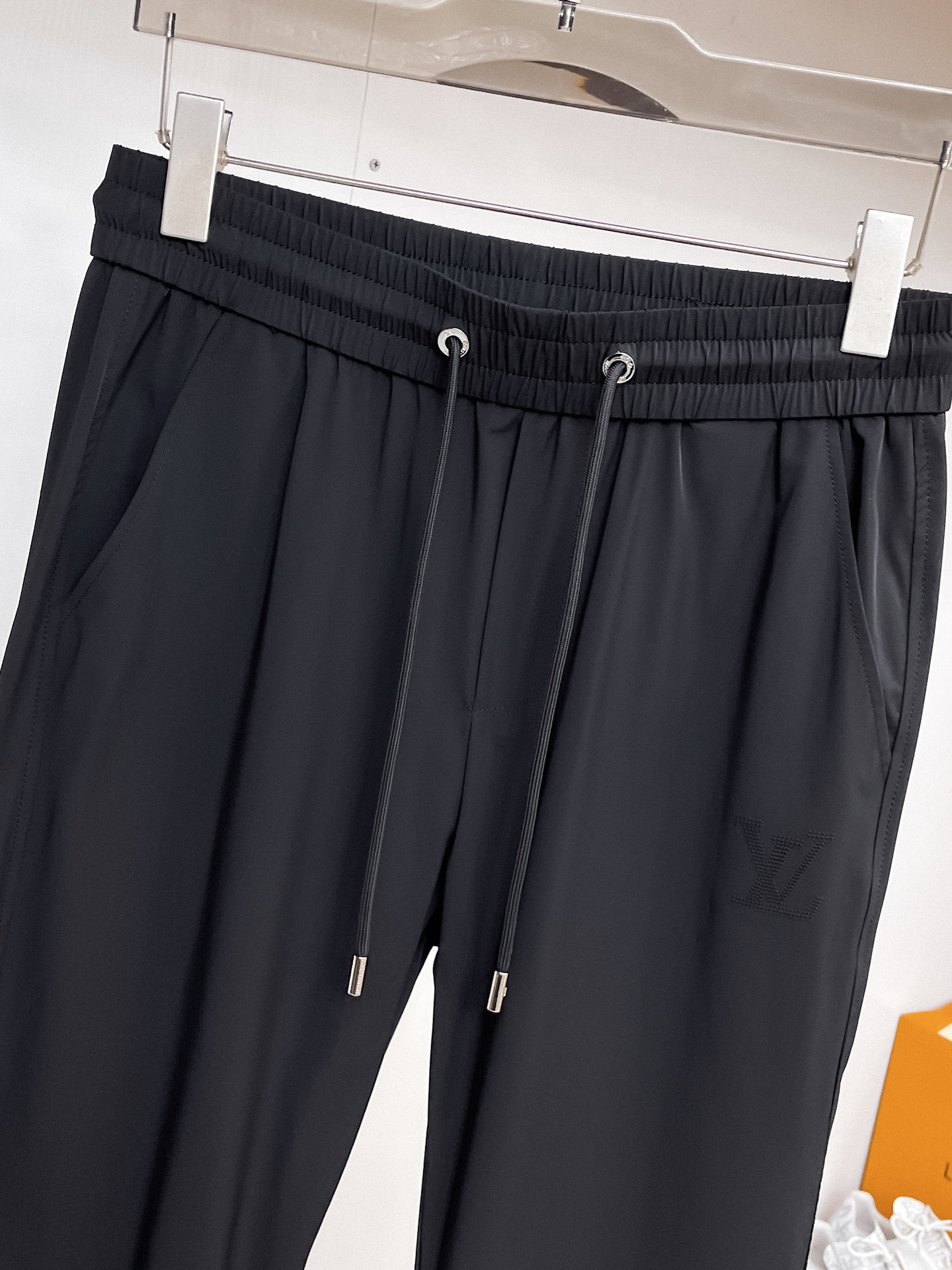 LV 顶级货品🐮 🆕2026春夏新款休闲裤！官网同步发售。品牌经典LOGO休闲裤 ，定制面料，舒适度极好