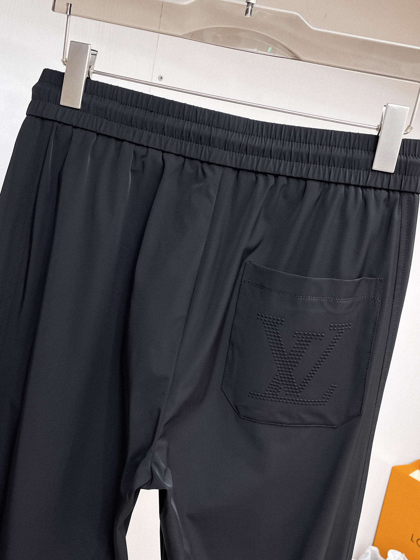 LV 顶级货品🐮 🆕2026春夏新款休闲裤！官网同步发售。品牌经典LOGO休闲裤 ，定制面料，舒适度极好