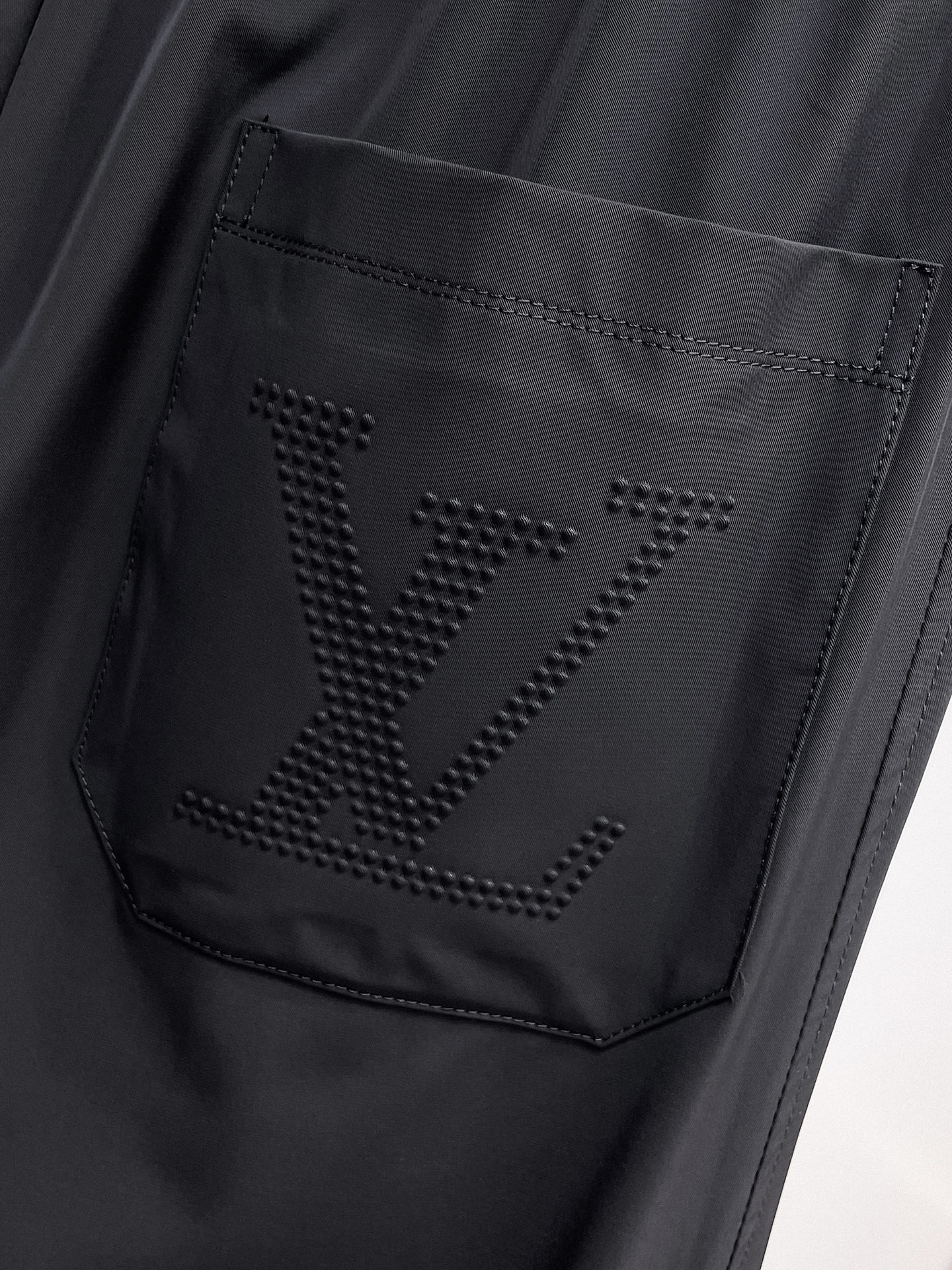 LV 顶级货品🐮 🆕2026春夏新款休闲裤！官网同步发售。品牌经典LOGO休闲裤 ，定制面料，舒适度极好