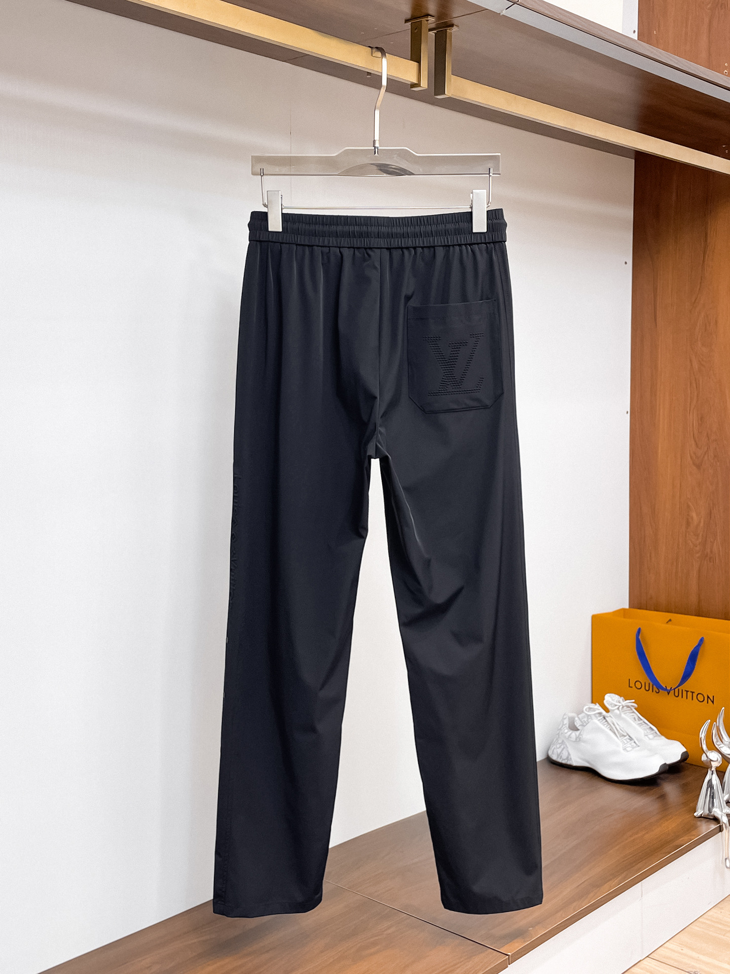 LV 顶级货品🐮 🆕2026春夏新款休闲裤！官网同步发售。品牌经典LOGO休闲裤 ，定制面料，舒适度极好