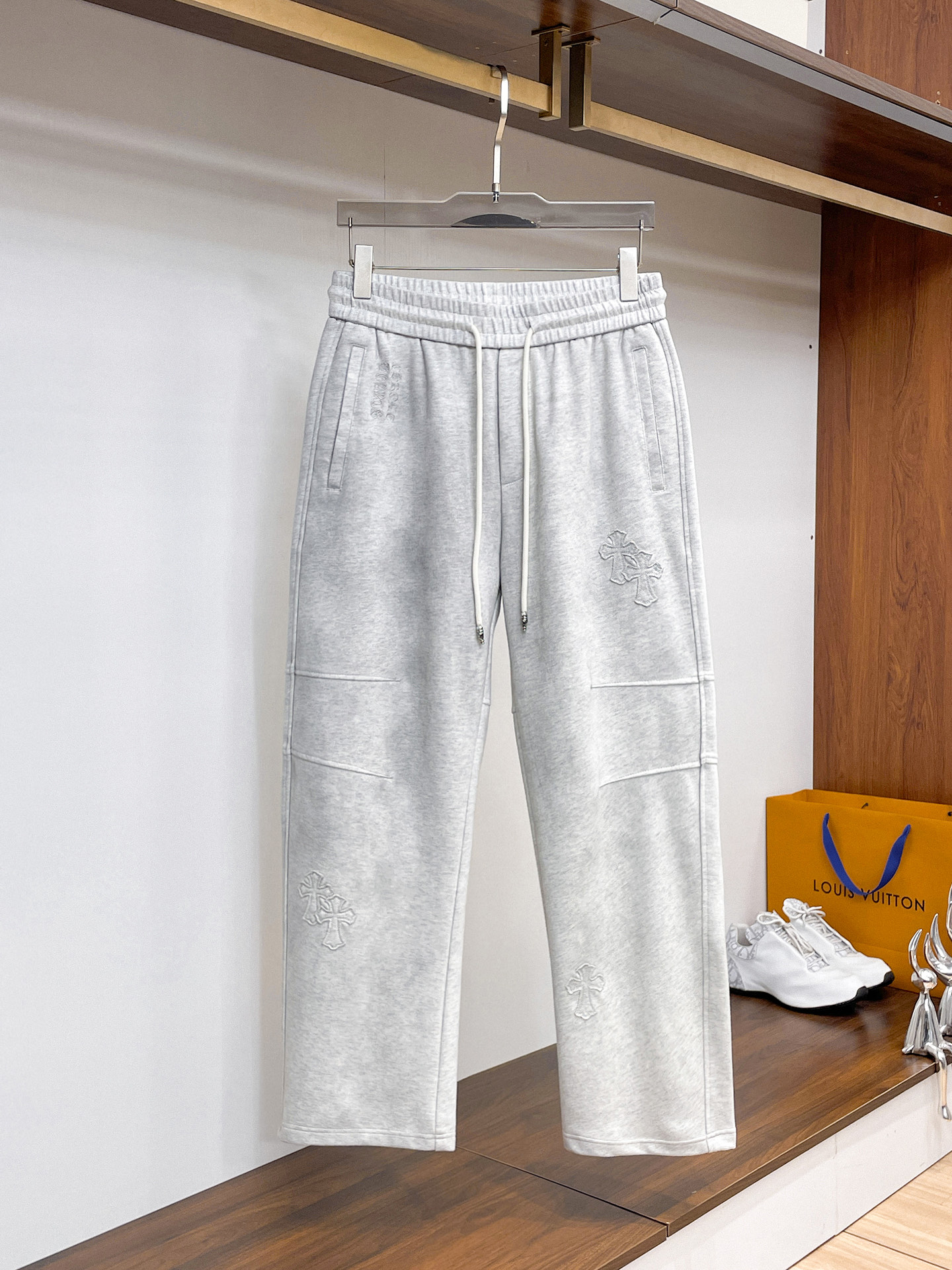 克罗心 顶级货品🐮 🆕2026春夏新款休闲裤！官网同步发售。品牌经典LOGO休闲裤 ，定制面料，舒适度极