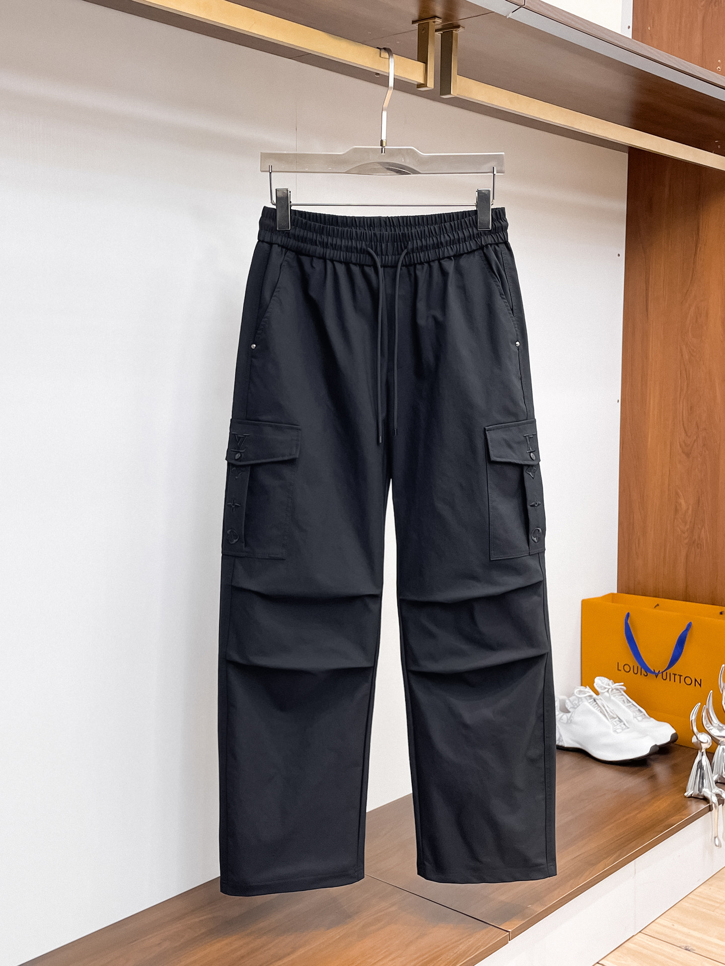 LV 顶级货品🐮 🆕2026春夏新款休闲裤！官网同步发售。品牌经典LOGO休闲裤 ，定制面料，舒适度极好