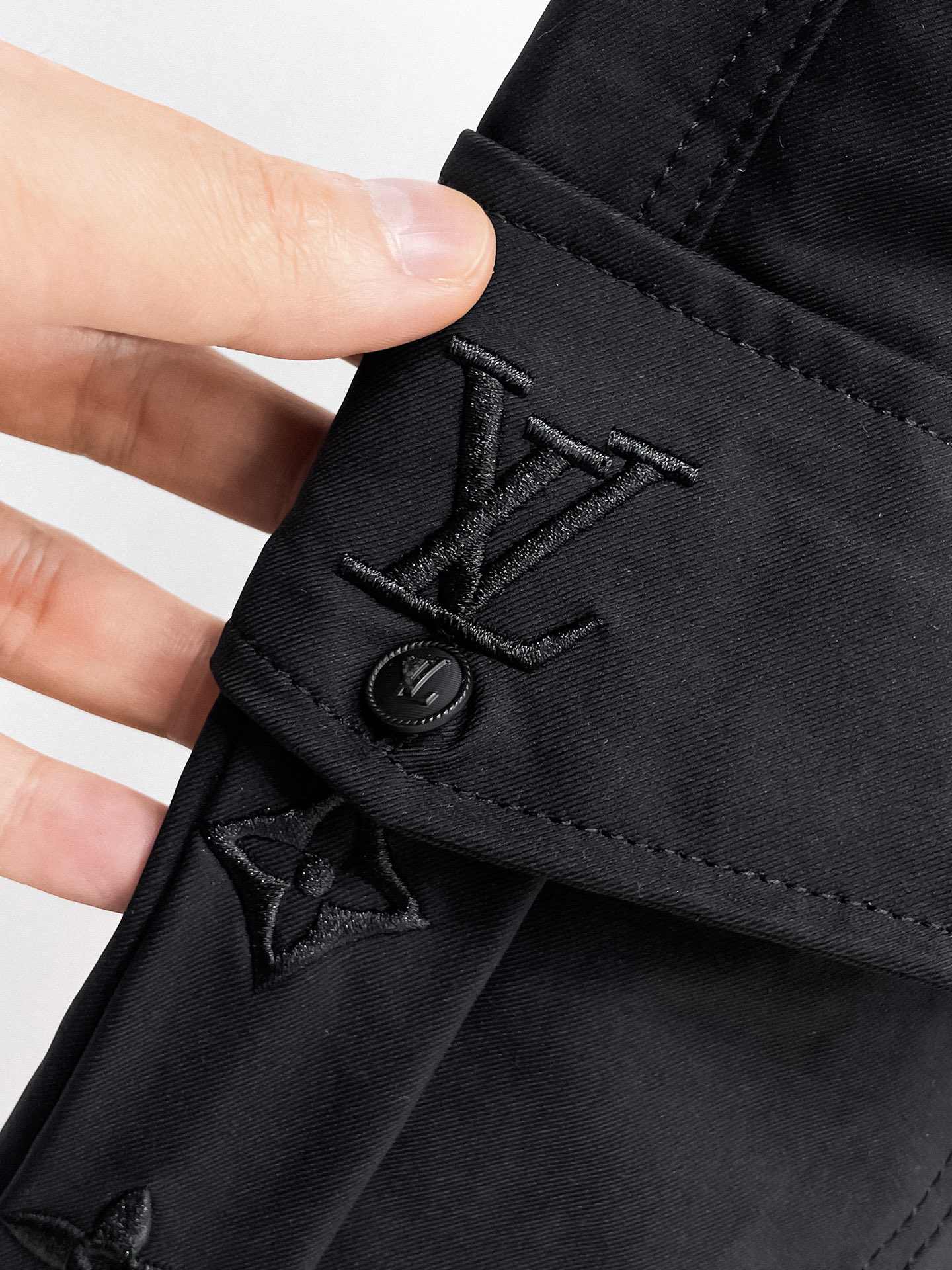 LV 顶级货品🐮 🆕2026春夏新款休闲裤！官网同步发售。品牌经典LOGO休闲裤 ，定制面料，舒适度极好