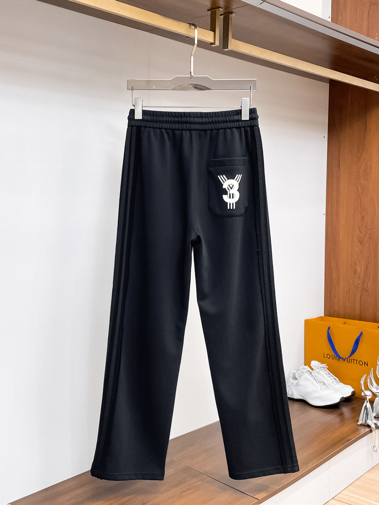 Y-3 顶级货品🐮 🆕2026春夏新款休闲裤！官网同步发售。品牌经典LOGO休闲裤 ，定制面料，舒适度极