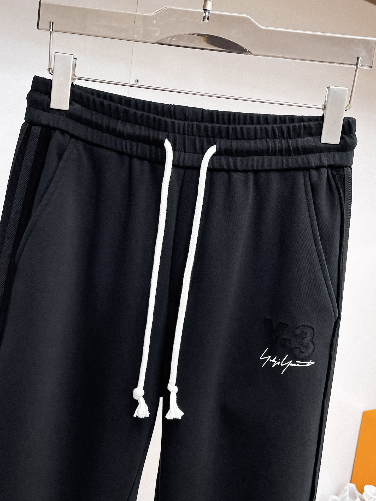 Y-3 顶级货品🐮 🆕2026春夏新款休闲裤！官网同步发售。品牌经典LOGO休闲裤 ，定制面料，舒适度极