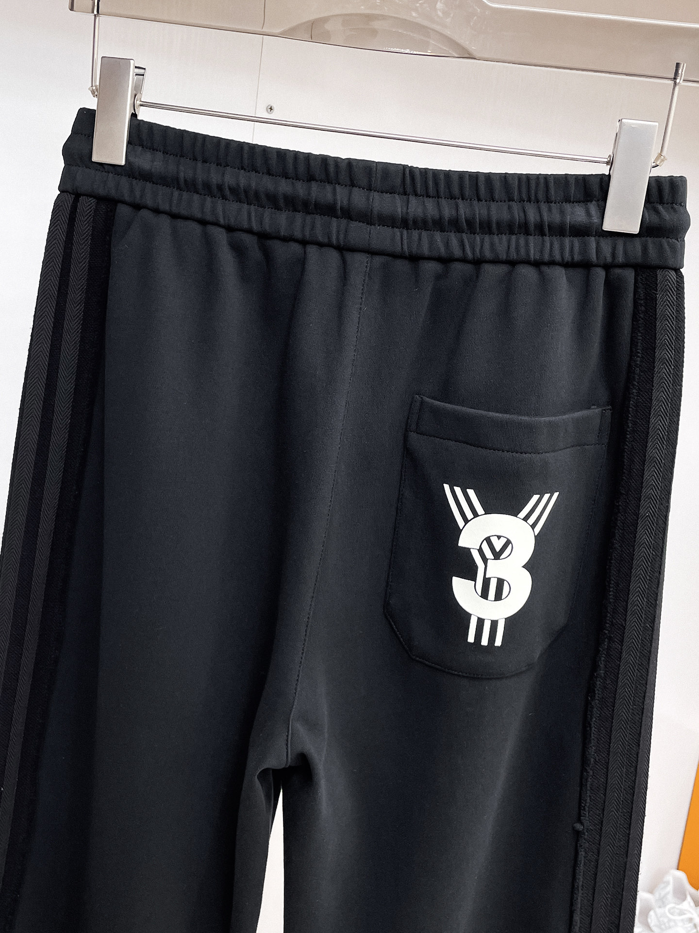 Y-3 顶级货品🐮 🆕2026春夏新款休闲裤！官网同步发售。品牌经典LOGO休闲裤 ，定制面料，舒适度极