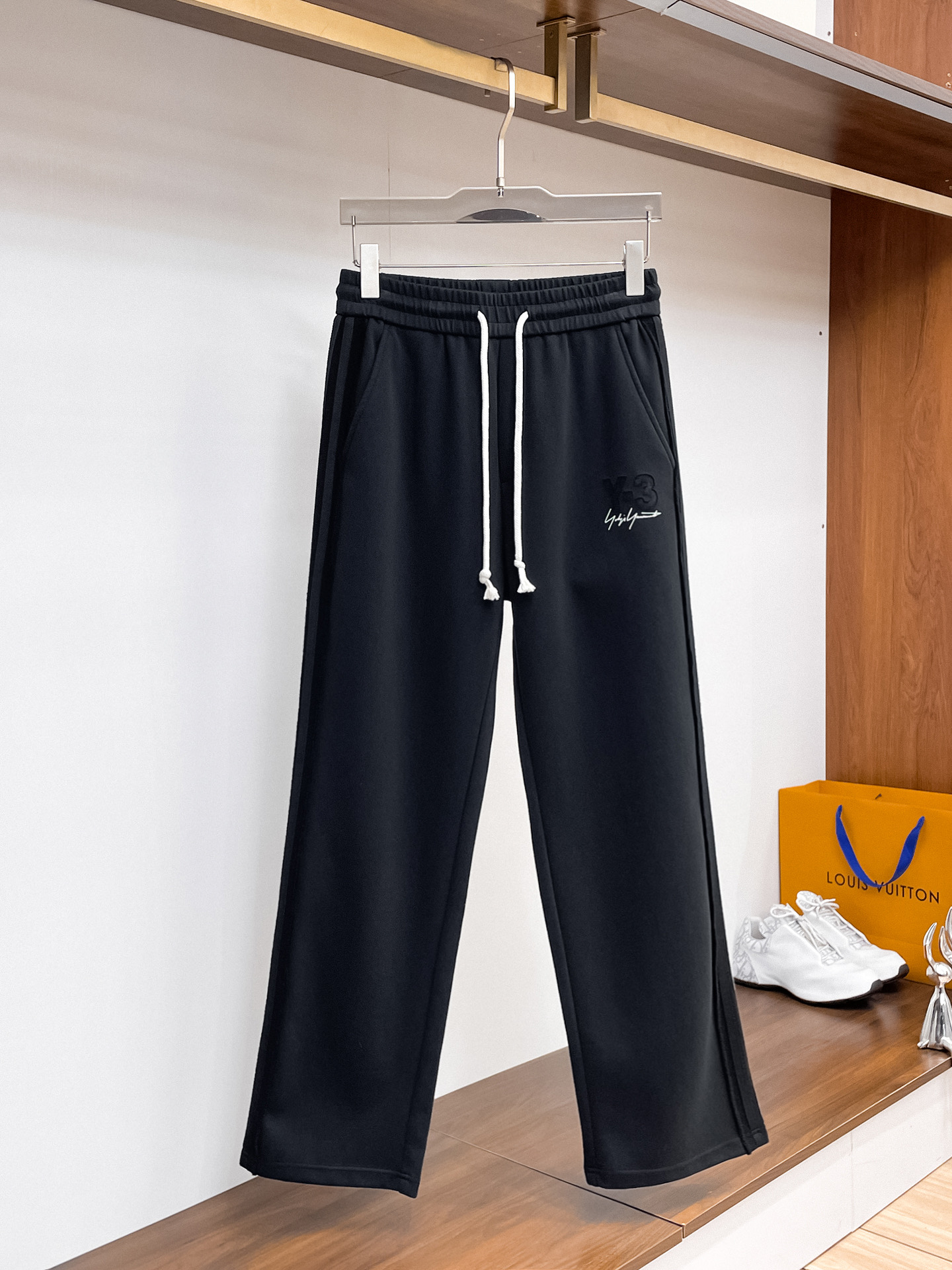 Y-3 顶级货品🐮 🆕2026春夏新款休闲裤！官网同步发售。品牌经典LOGO休闲裤 ，定制面料，舒适度极