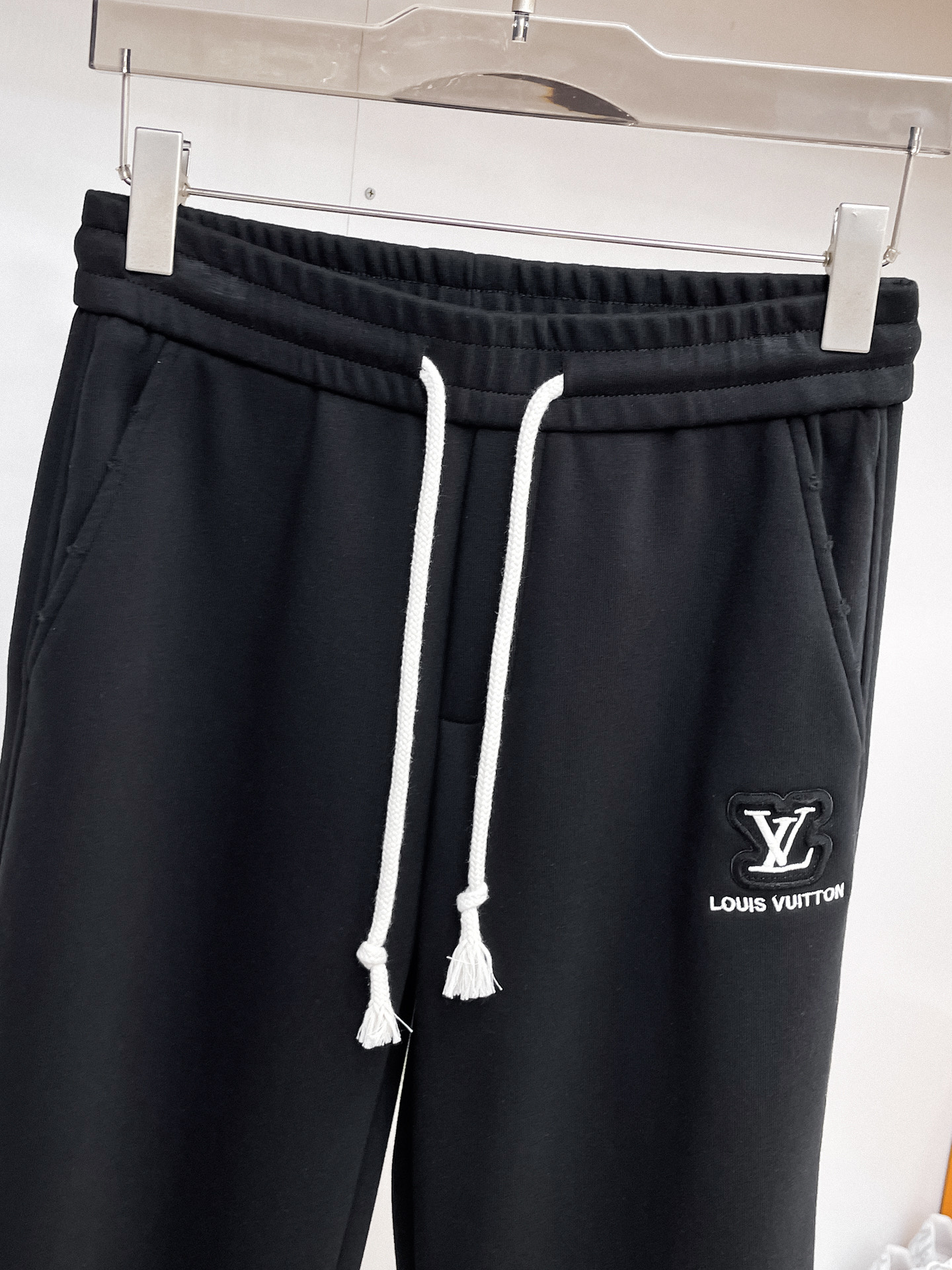 LV 顶级货品🐮 🆕2026春夏新款休闲裤！官网同步发售。品牌经典LOGO休闲裤 ，定制面料，舒适度极好