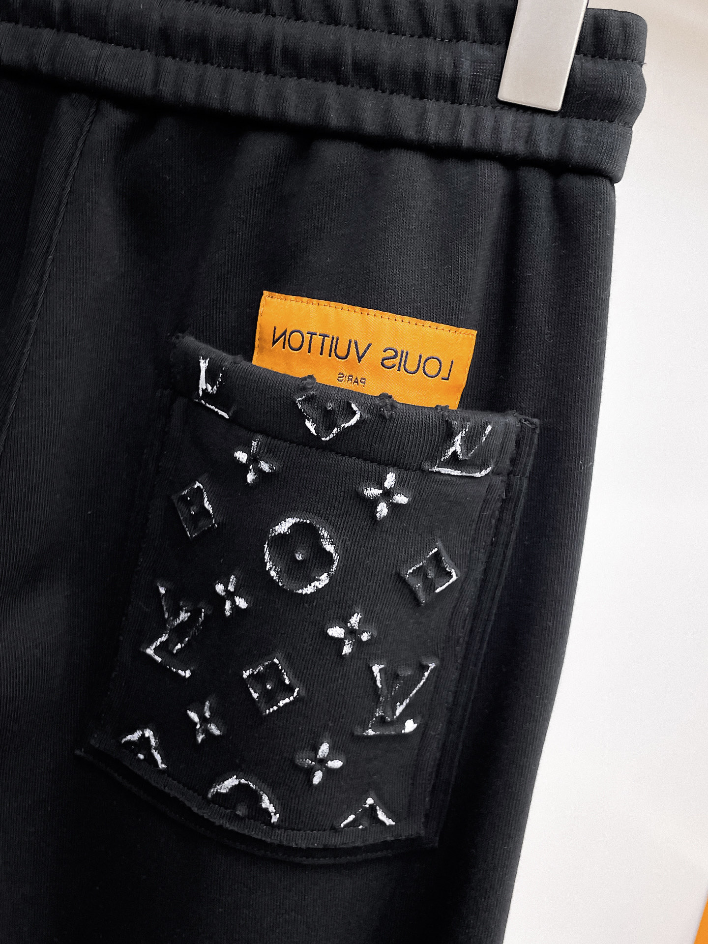 LV 顶级货品🐮 🆕2026春夏新款休闲裤！官网同步发售。品牌经典LOGO休闲裤 ，定制面料，舒适度极好