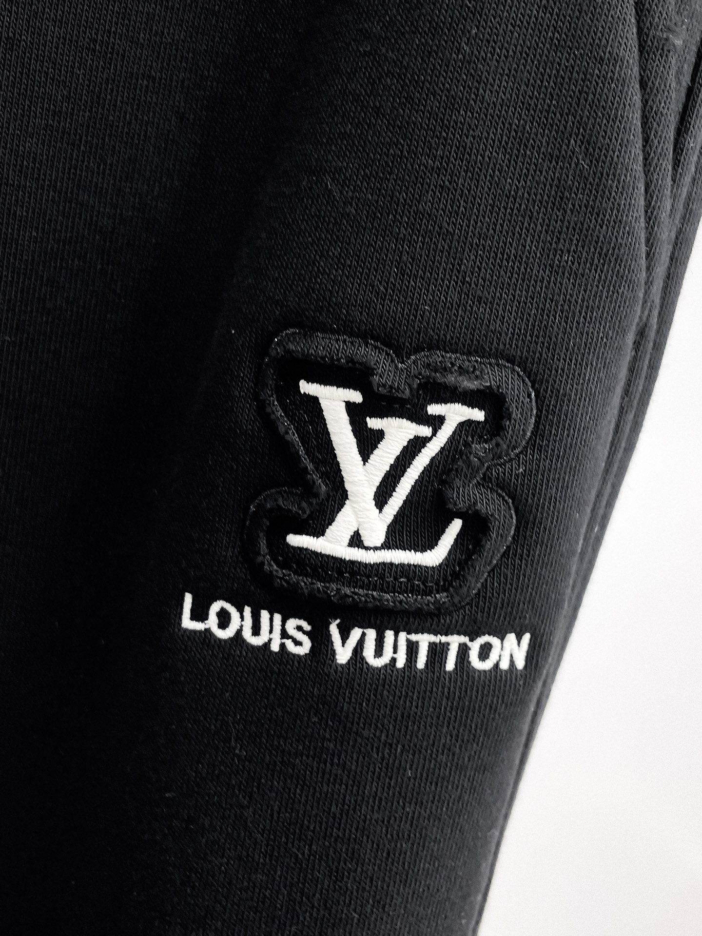 LV 顶级货品🐮 🆕2026春夏新款休闲裤！官网同步发售。品牌经典LOGO休闲裤 ，定制面料，舒适度极好