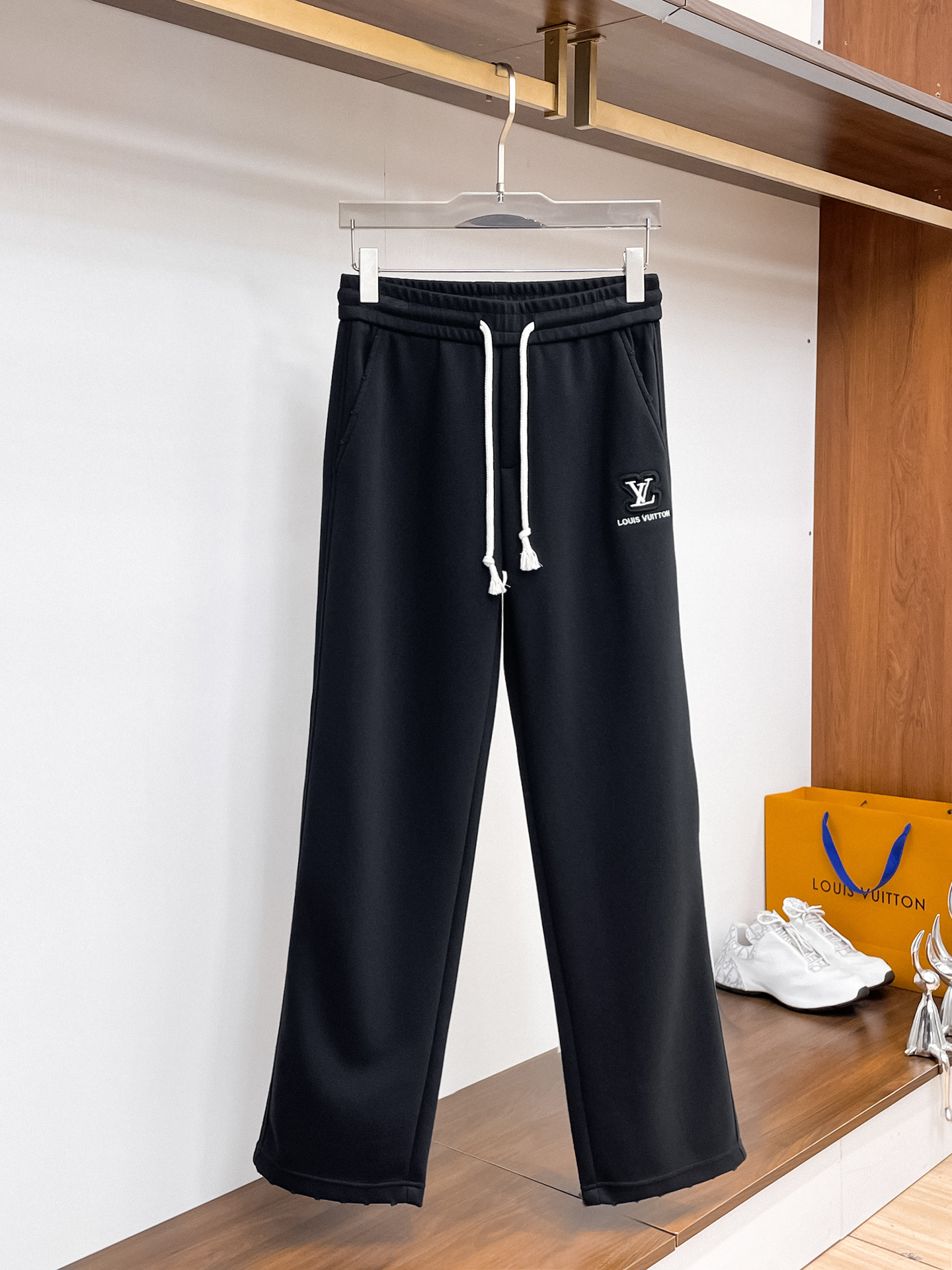 LV 顶级货品🐮 🆕2026春夏新款休闲裤！官网同步发售。品牌经典LOGO休闲裤 ，定制面料，舒适度极好