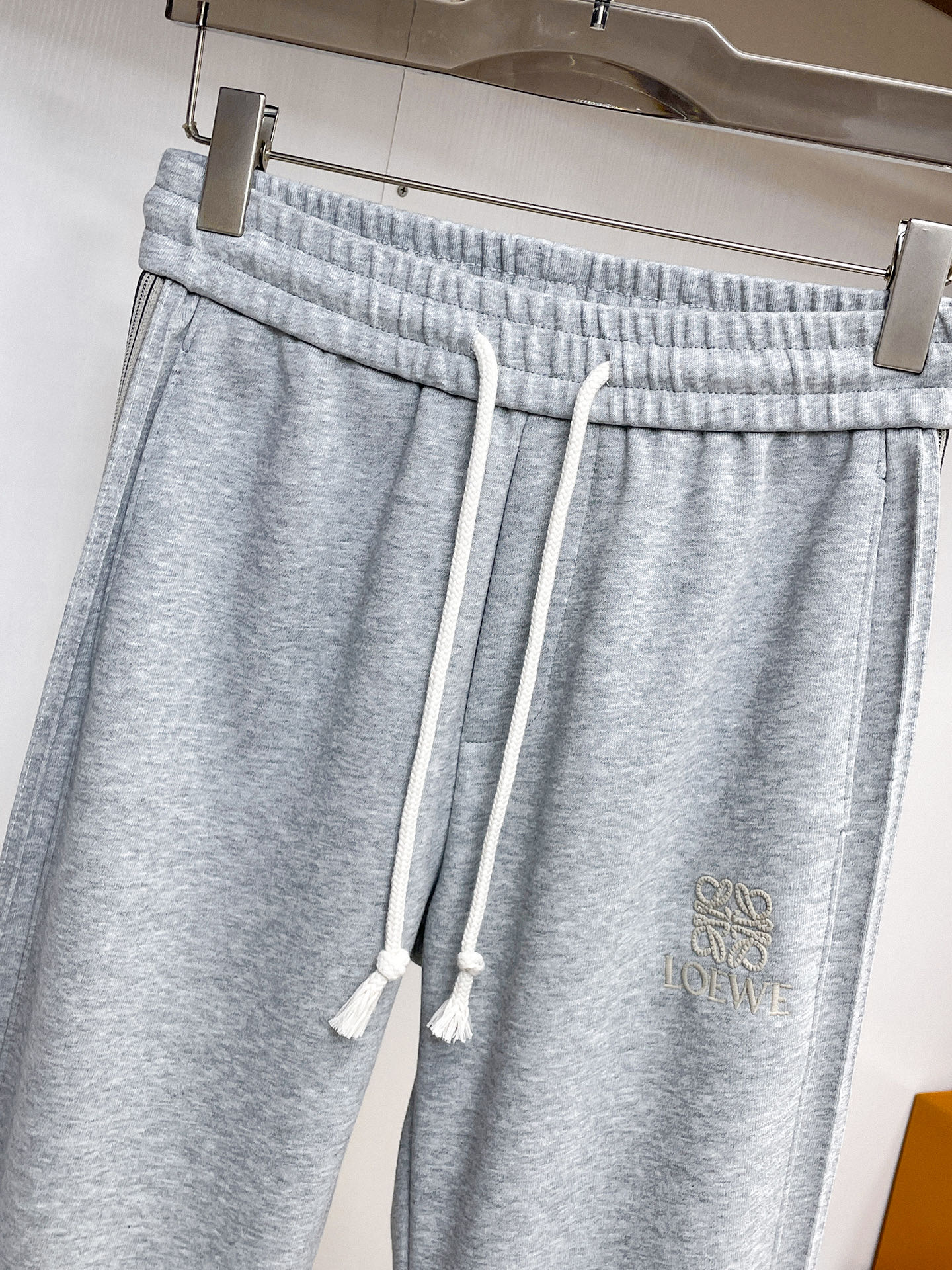 罗意威 顶级货品🐮 🆕2026春夏新款休闲裤！官网同步发售。品牌经典LOGO休闲裤 ，定制面料，舒适度极