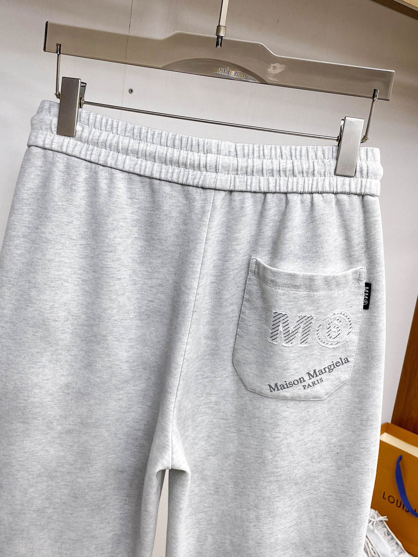 马吉拉 顶级货品🐮 🆕2026春夏新款休闲裤！官网同步发售。品牌经典LOGO休闲裤 ，定制面料，舒适度极