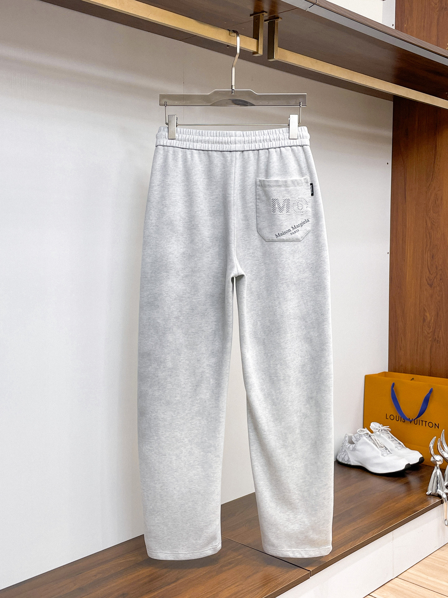 马吉拉 顶级货品🐮 🆕2026春夏新款休闲裤！官网同步发售。品牌经典LOGO休闲裤 ，定制面料，舒适度极