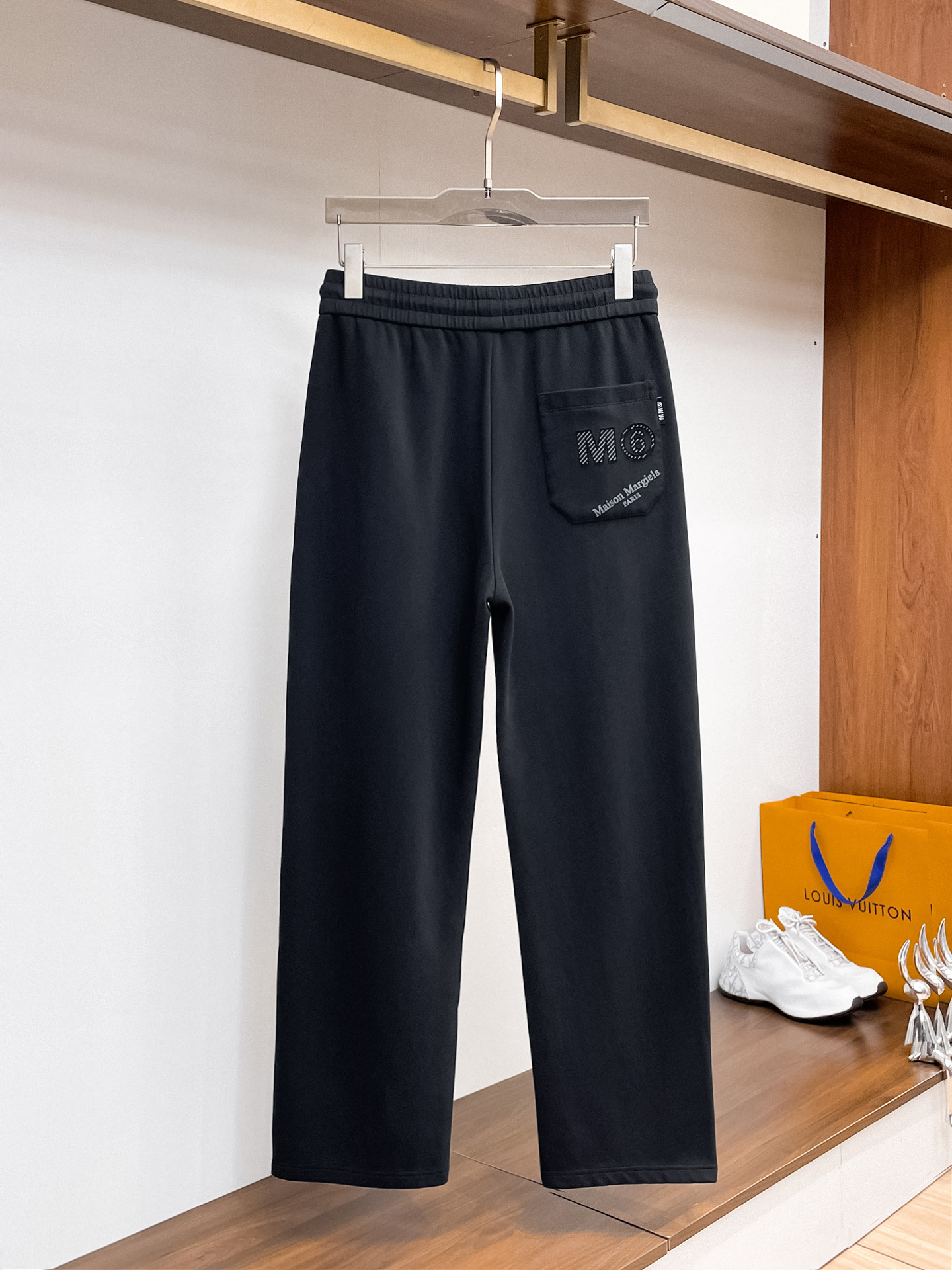 马吉拉 顶级货品🐮 🆕2026春夏新款休闲裤！官网同步发售。品牌经典LOGO休闲裤 ，定制面料，舒适度极