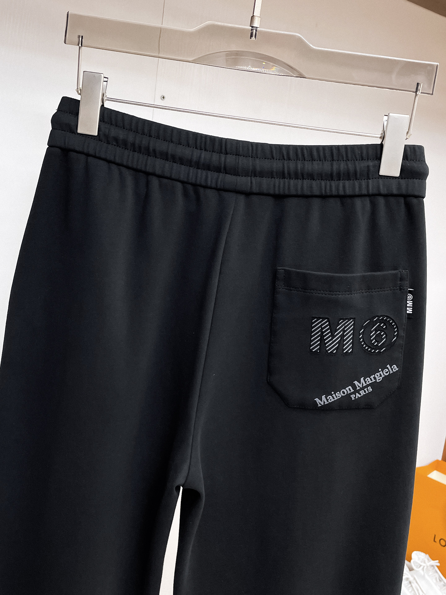 马吉拉 顶级货品🐮 🆕2026春夏新款休闲裤！官网同步发售。品牌经典LOGO休闲裤 ，定制面料，舒适度极