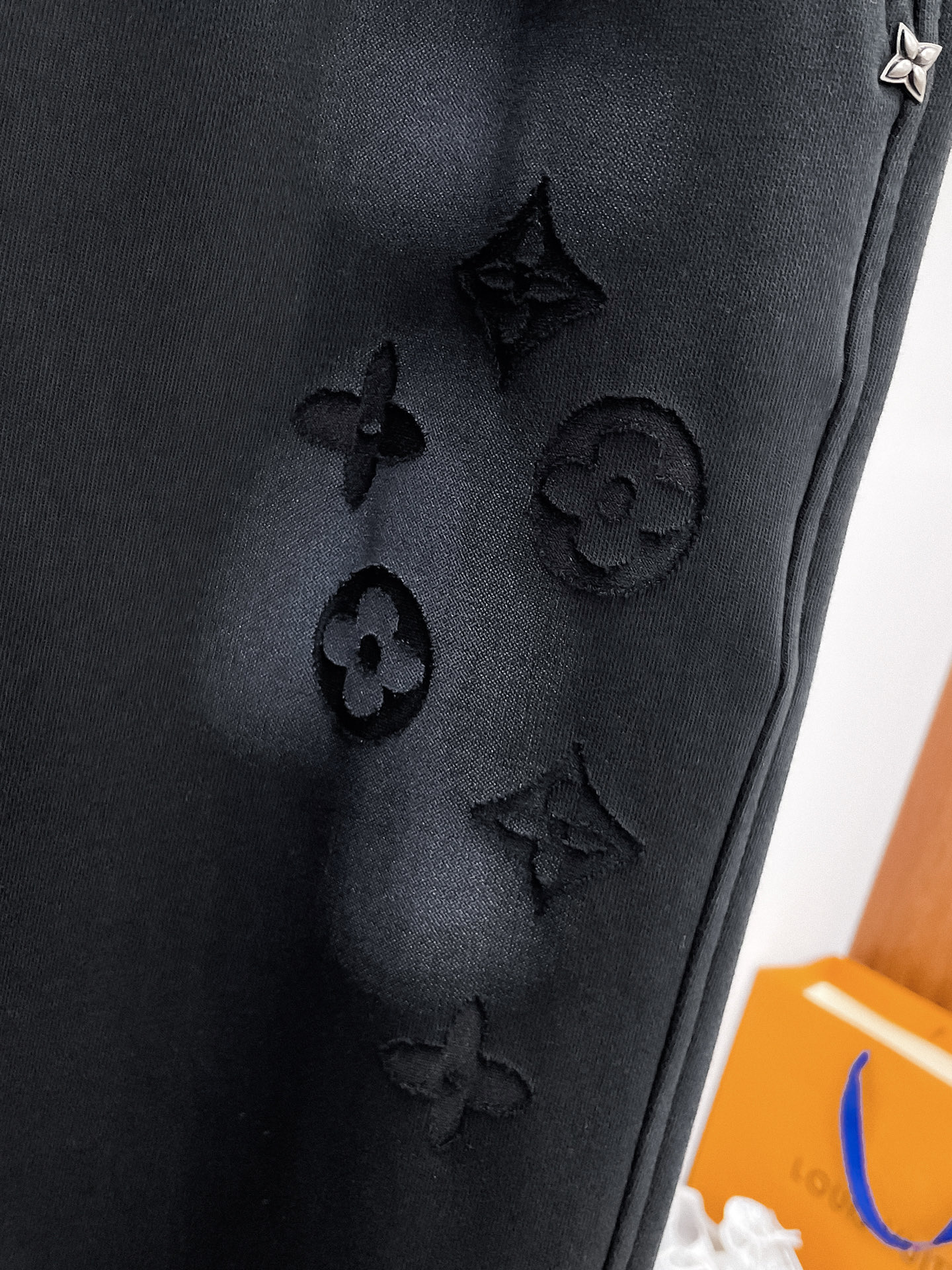 LV 顶级货品🐮 🆕2026春夏新款休闲裤！官网同步发售。品牌经典LOGO休闲裤 ，定制面料，舒适度极好