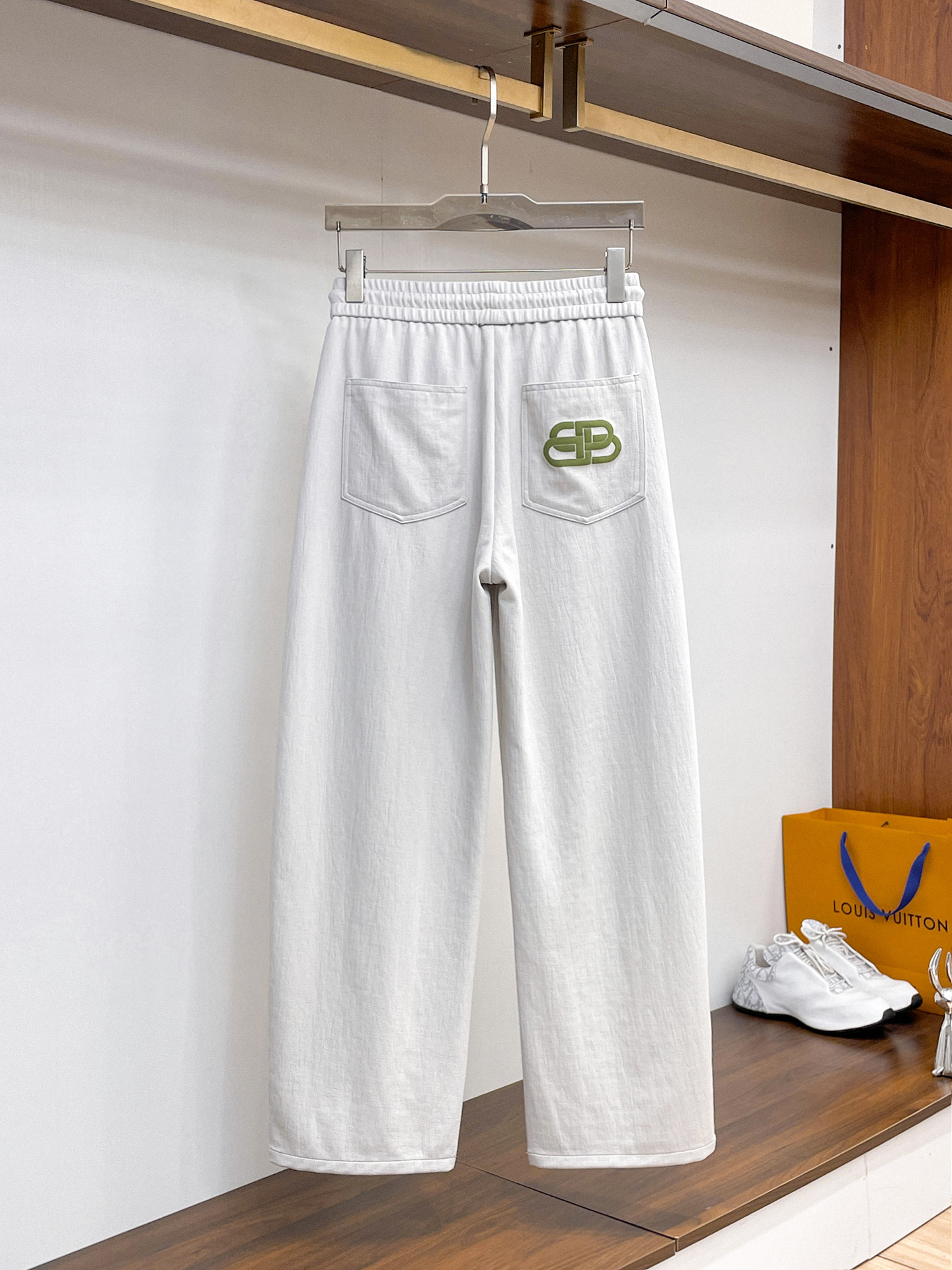 巴黎世家 顶级货品🐮 🆕2026春夏新款休闲裤！官网同步发售。品牌经典LOGO休闲裤 ，定制面料，舒适度