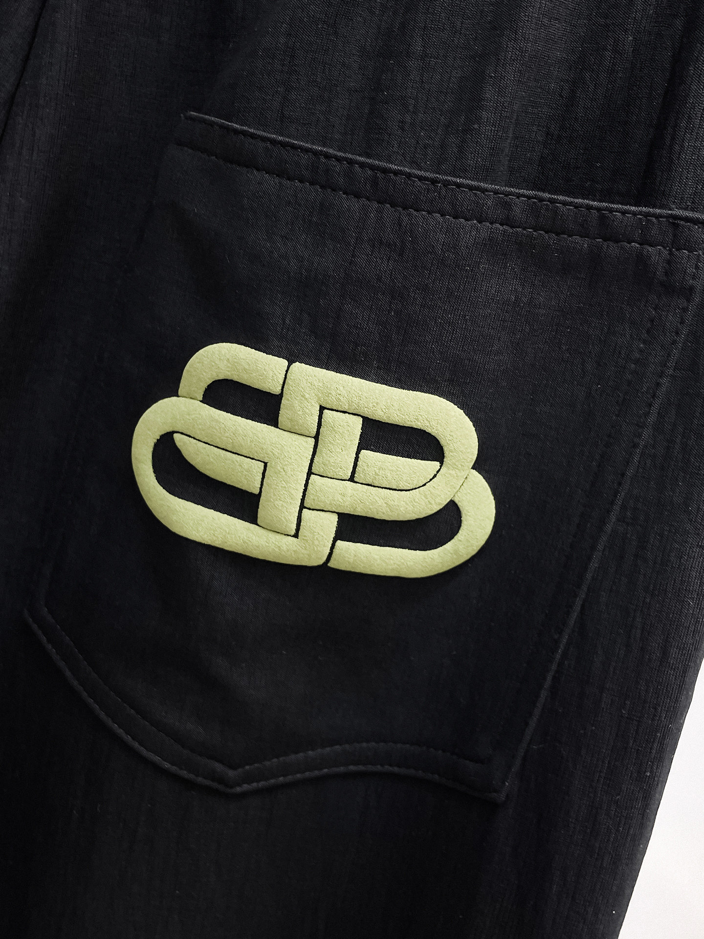 巴黎世家 顶级货品🐮 🆕2026春夏新款休闲裤！官网同步发售。品牌经典LOGO休闲裤 ，定制面料，舒适度