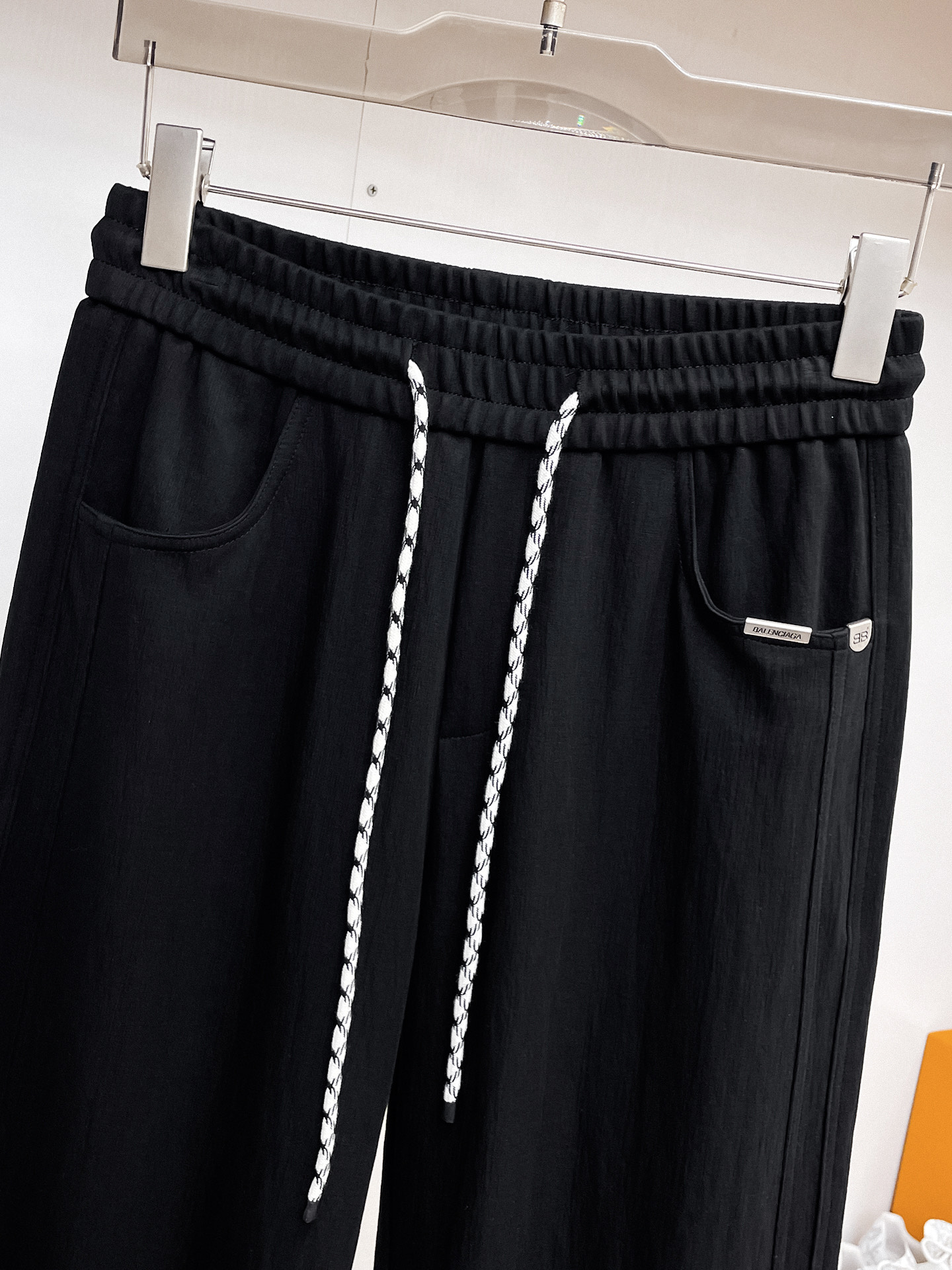 巴黎世家 顶级货品🐮 🆕2026春夏新款休闲裤！官网同步发售。品牌经典LOGO休闲裤 ，定制面料，舒适度