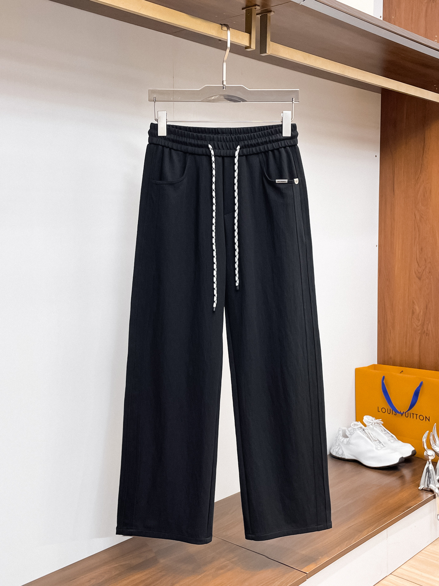 巴黎世家 顶级货品🐮 🆕2026春夏新款休闲裤！官网同步发售。品牌经典LOGO休闲裤 ，定制面料，舒适度