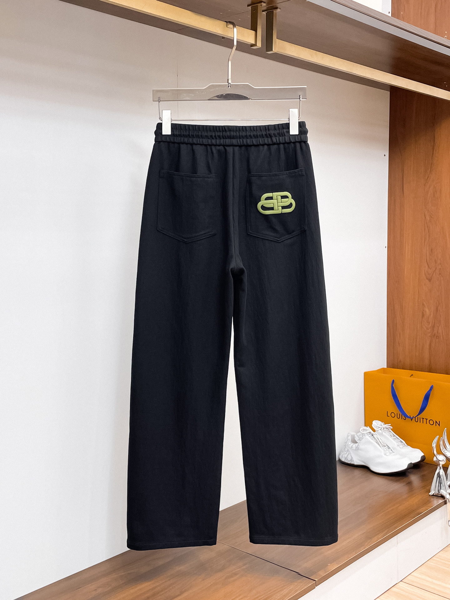 巴黎世家 顶级货品🐮 🆕2026春夏新款休闲裤！官网同步发售。品牌经典LOGO休闲裤 ，定制面料，舒适度