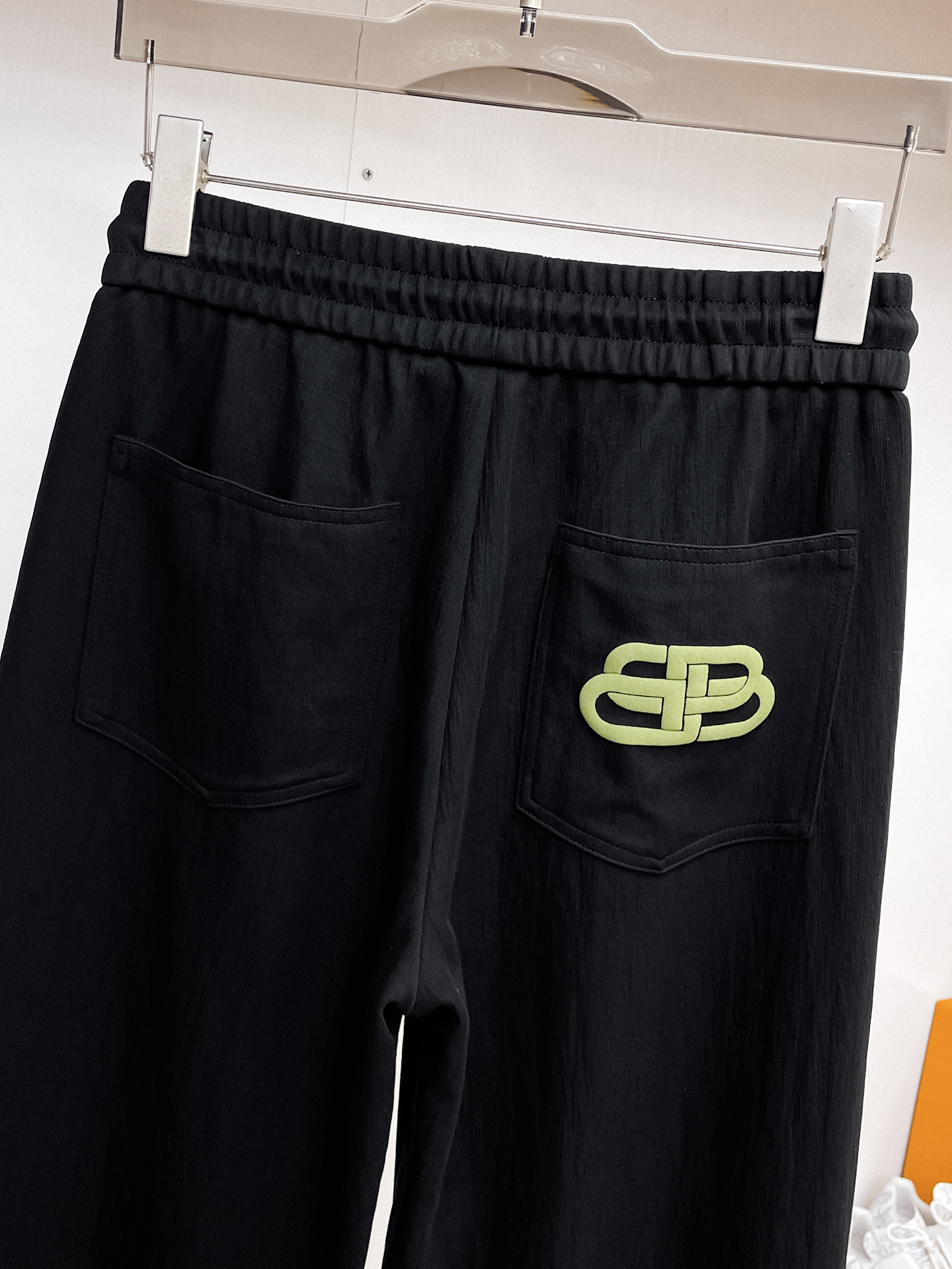 巴黎世家 顶级货品🐮 🆕2026春夏新款休闲裤！官网同步发售。品牌经典LOGO休闲裤 ，定制面料，舒适度