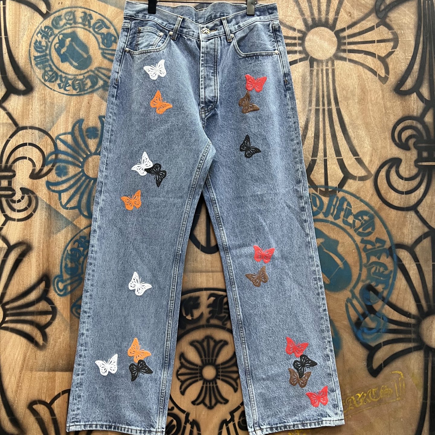 بنطلون جينز Chrome Hearts Vintage Levi's بتصميم فراشات فريد وحصري