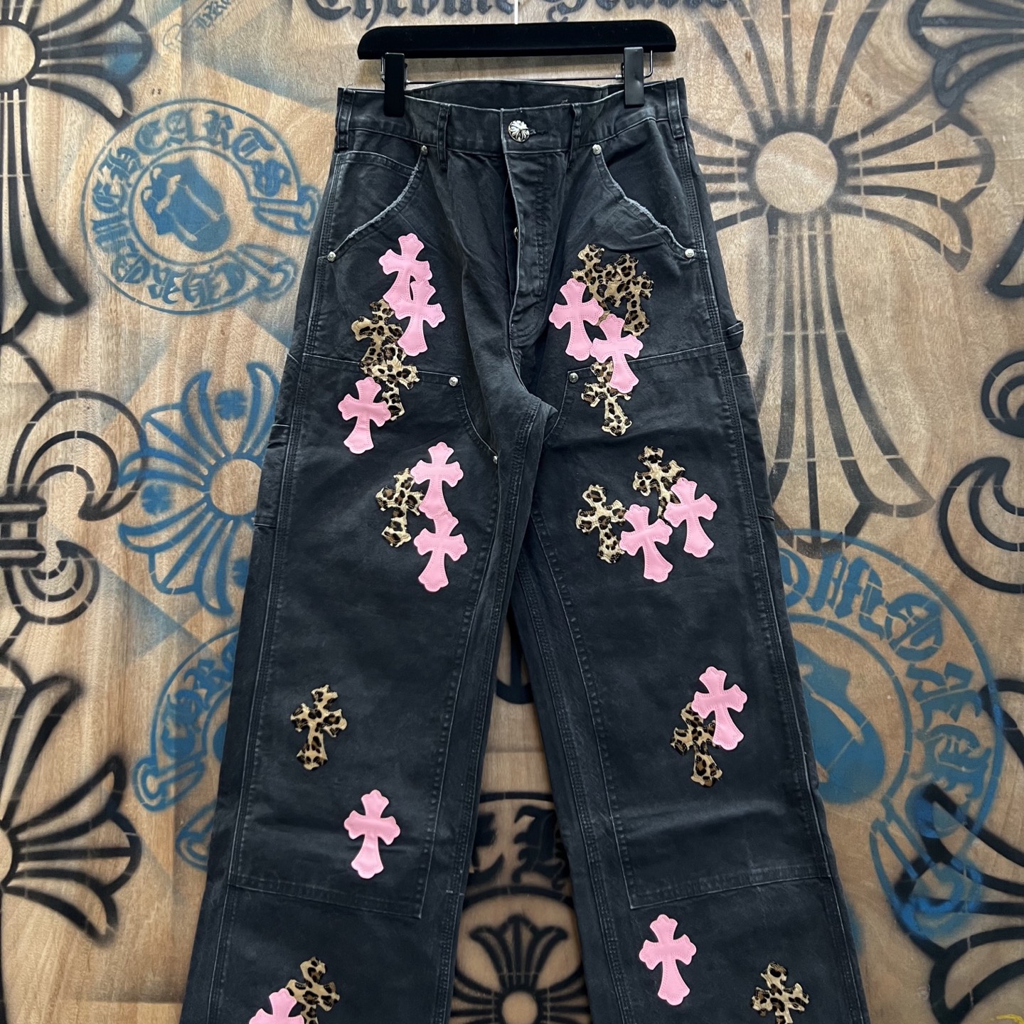 Chrome Hearts Vintage Levi's Remake Jeans with Cross and Leopard Patches 3 i1752127281693 8433 0 1
