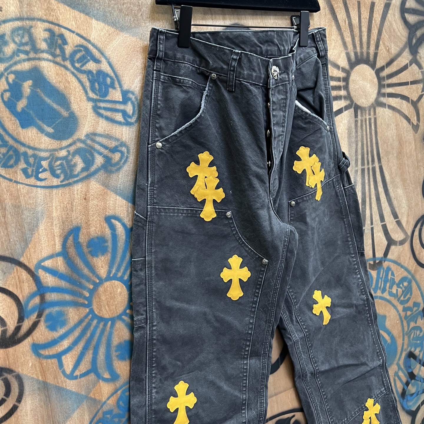 מכנסי ג'ינס Chrome Hearts במהדורה מוגבלת - עיצוב וינטג' עם טאץ' מודרני 4 i1752127325354 9377 0 2